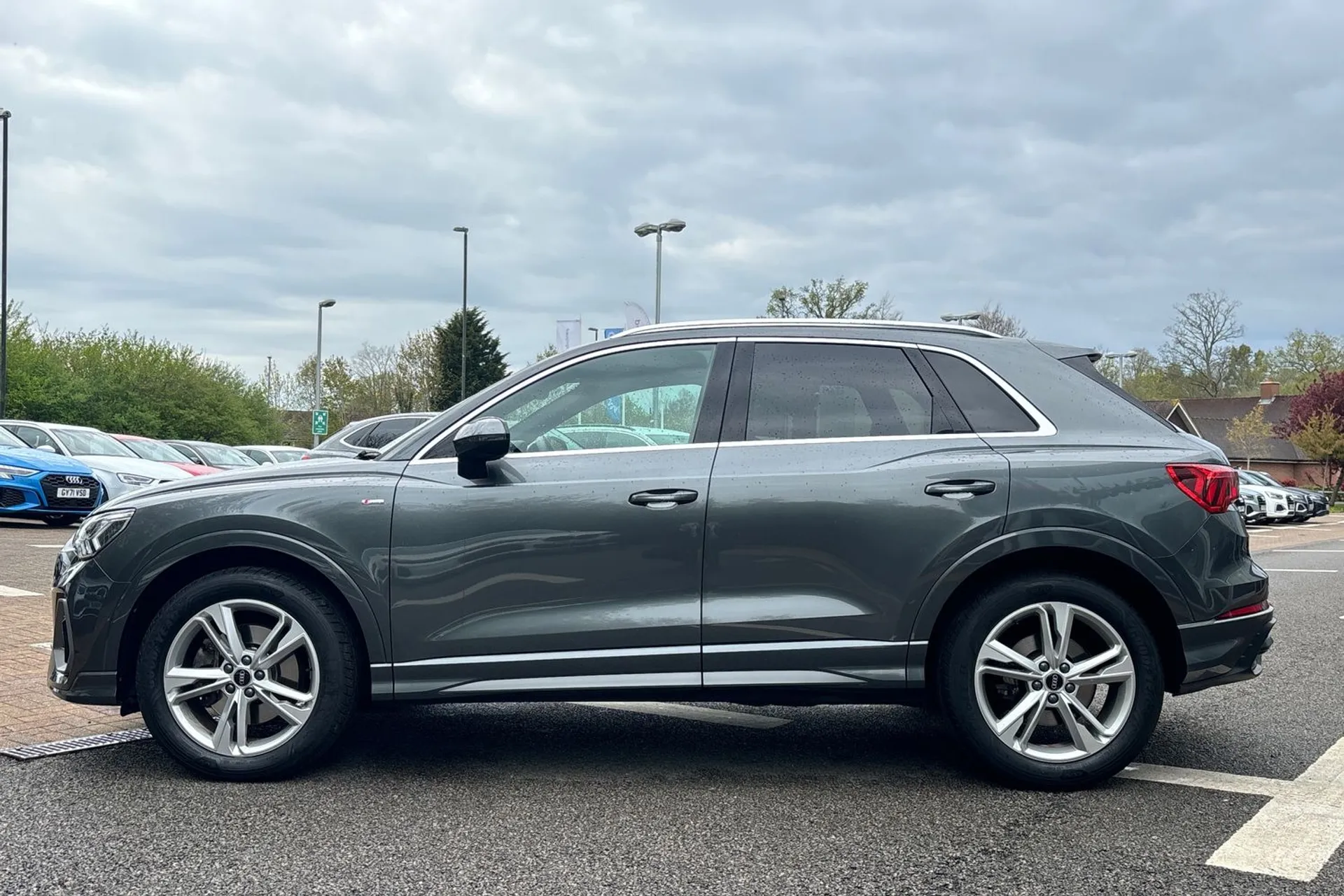 Audi Q3 thumbnail image number 9