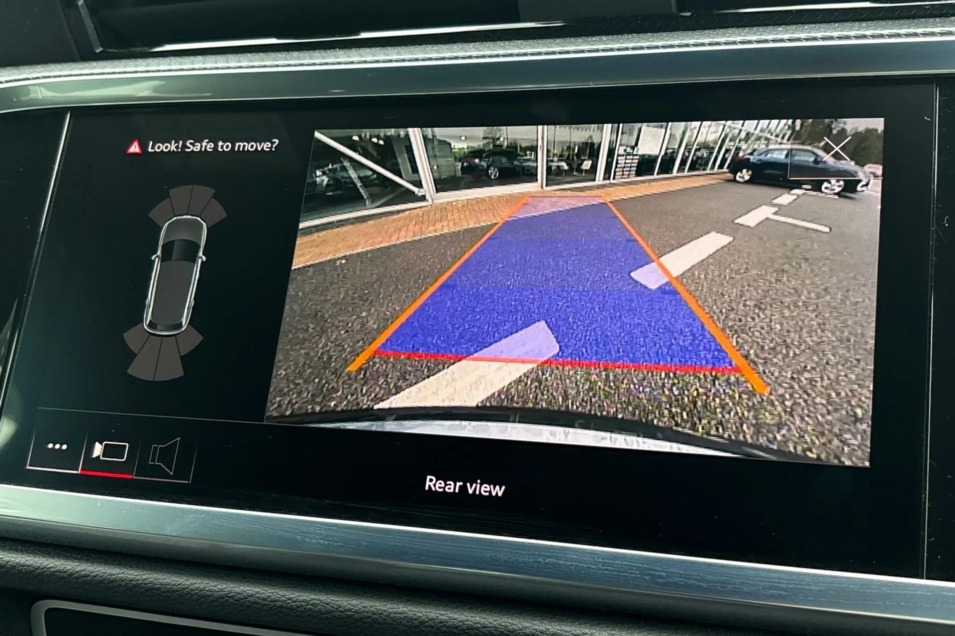 Audi Q3 thumbnail image number 3