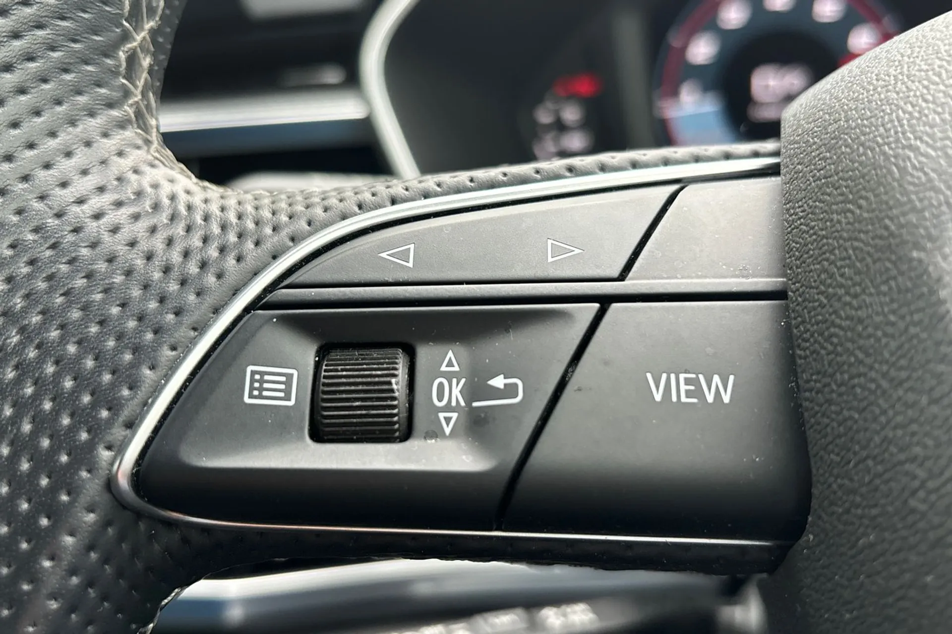 Audi Q3 thumbnail image number 36