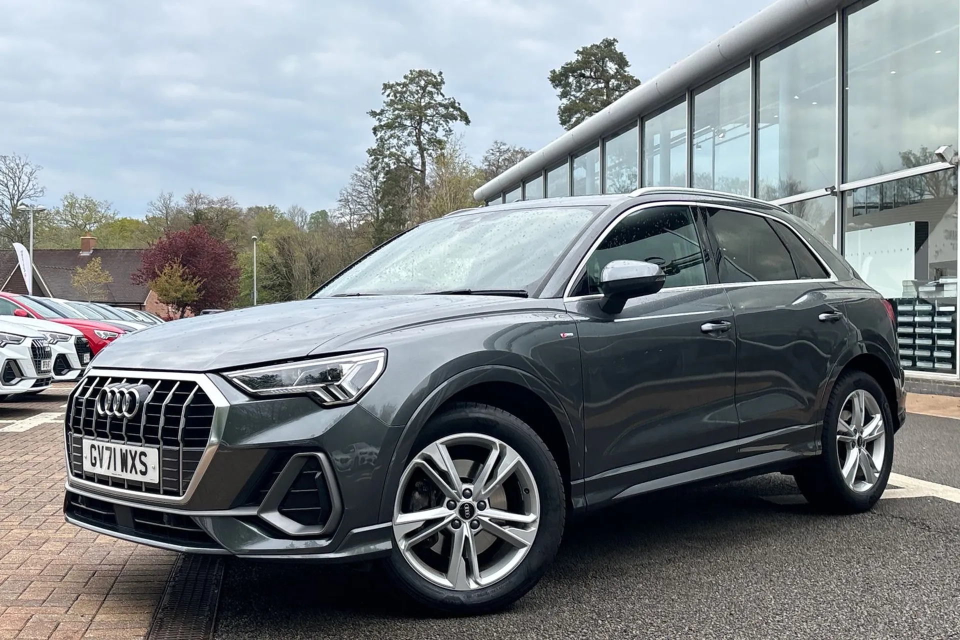 Audi Q3 thumbnail image number 10