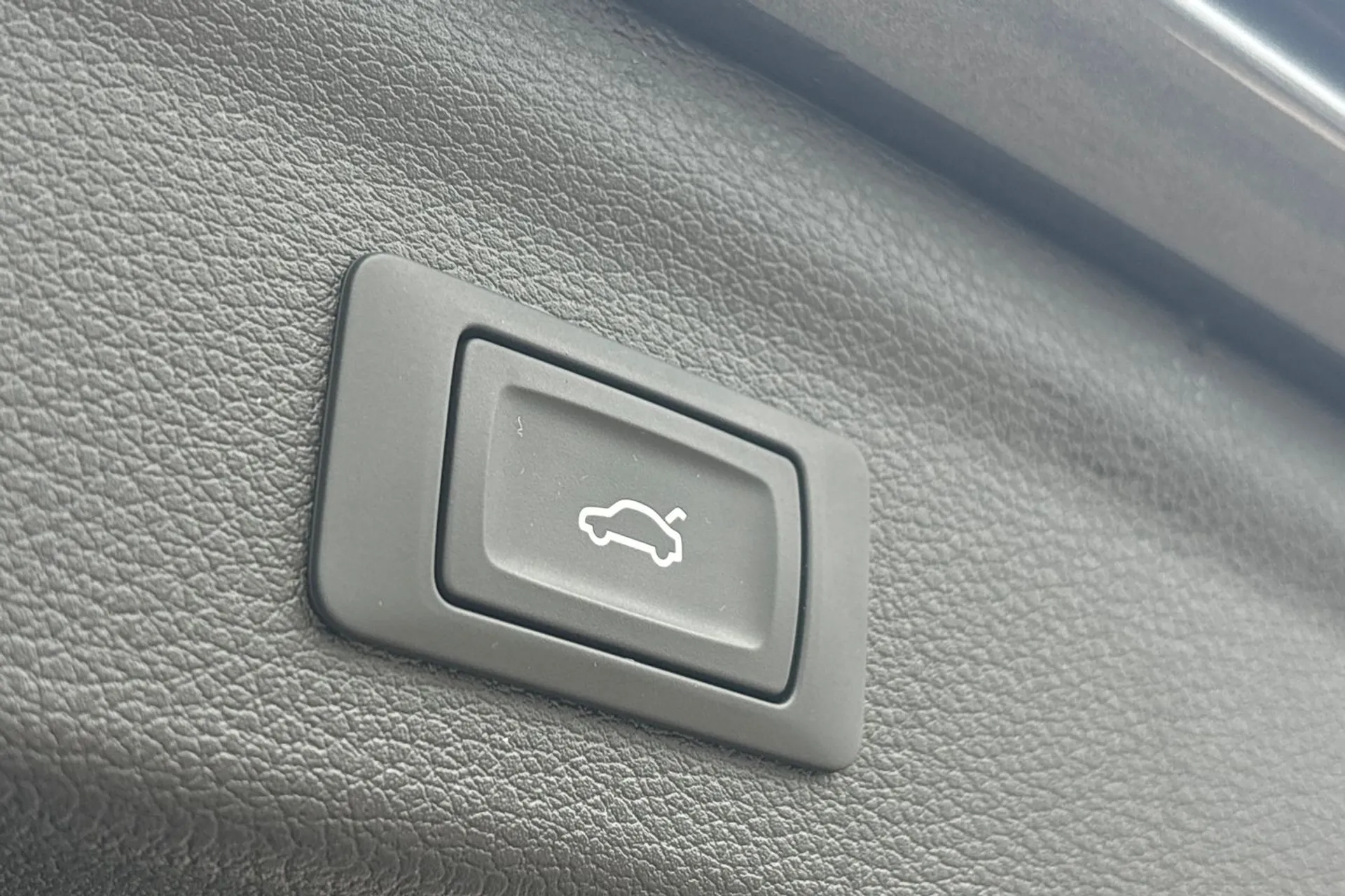 Audi Q3 thumbnail image number 19