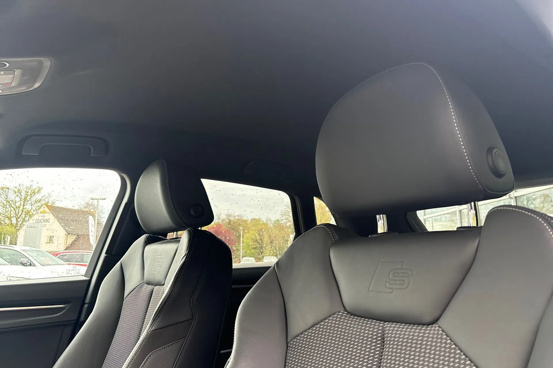 Audi Q3 thumbnail image number 28
