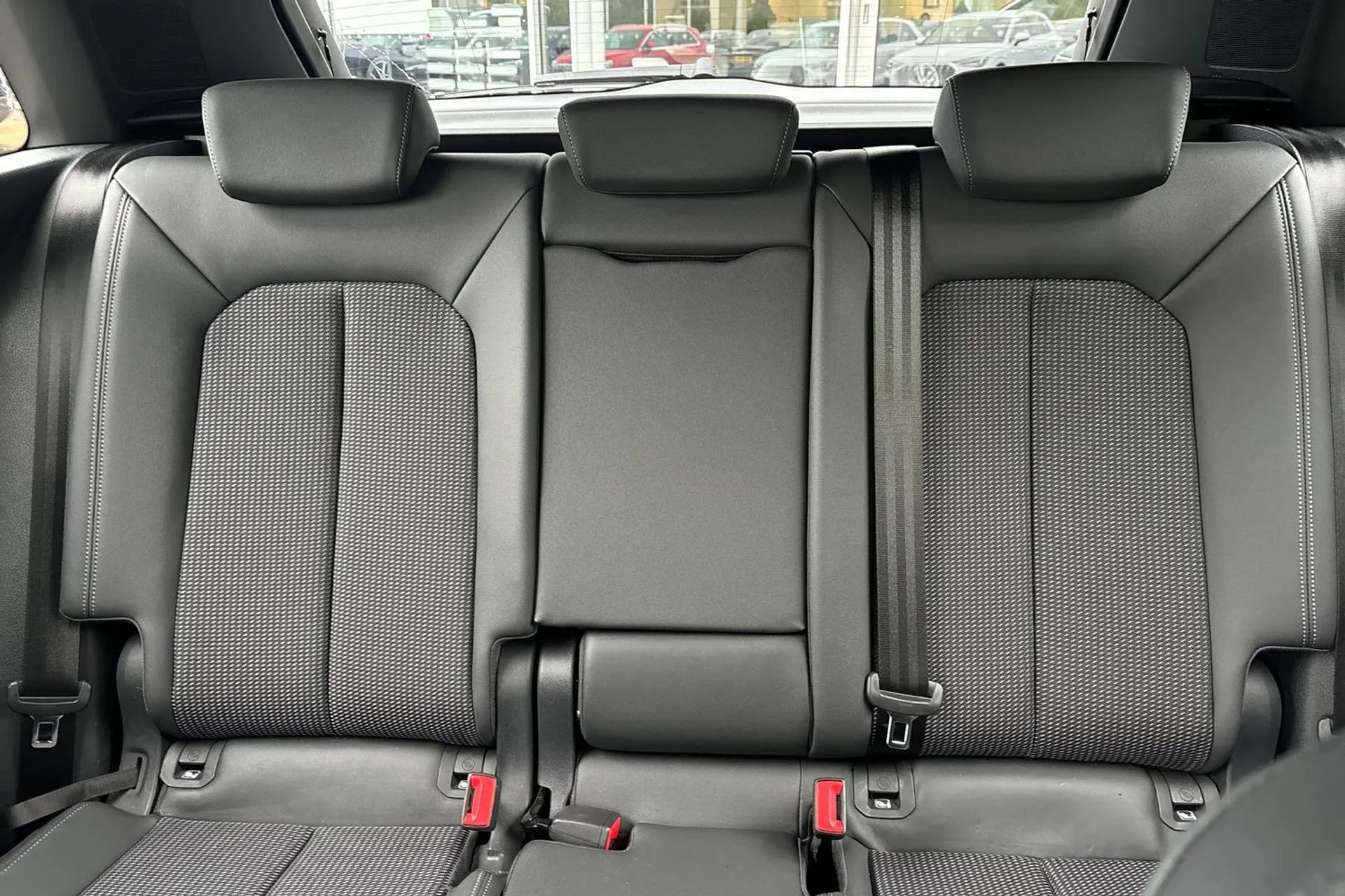Audi Q3 thumbnail image number 30