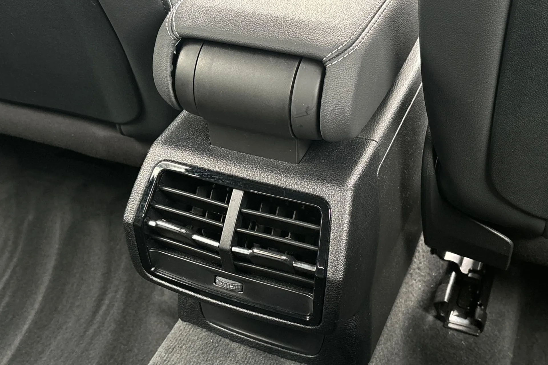 Audi Q3 thumbnail image number 46