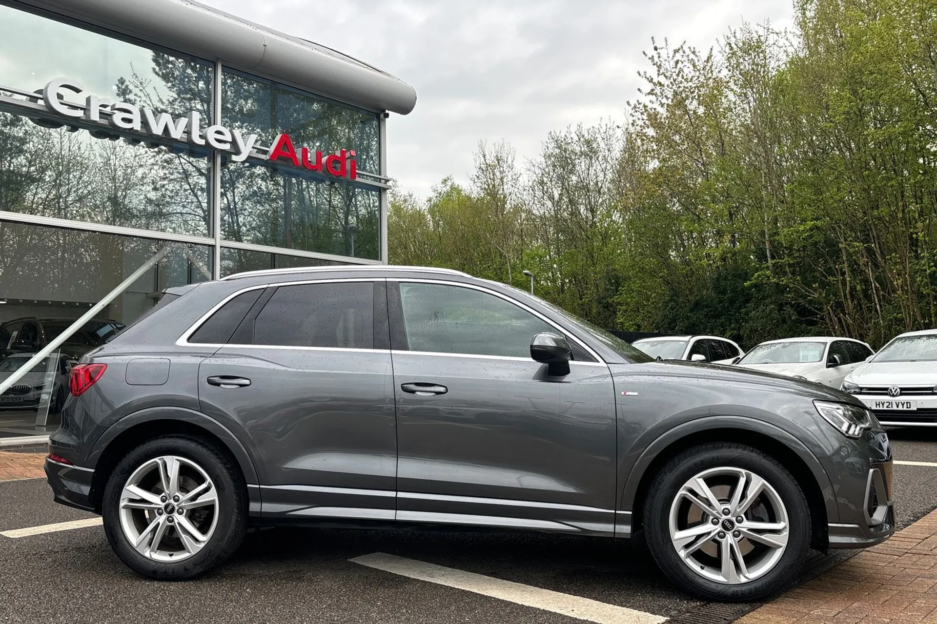 Audi Q3 thumbnail image number 2