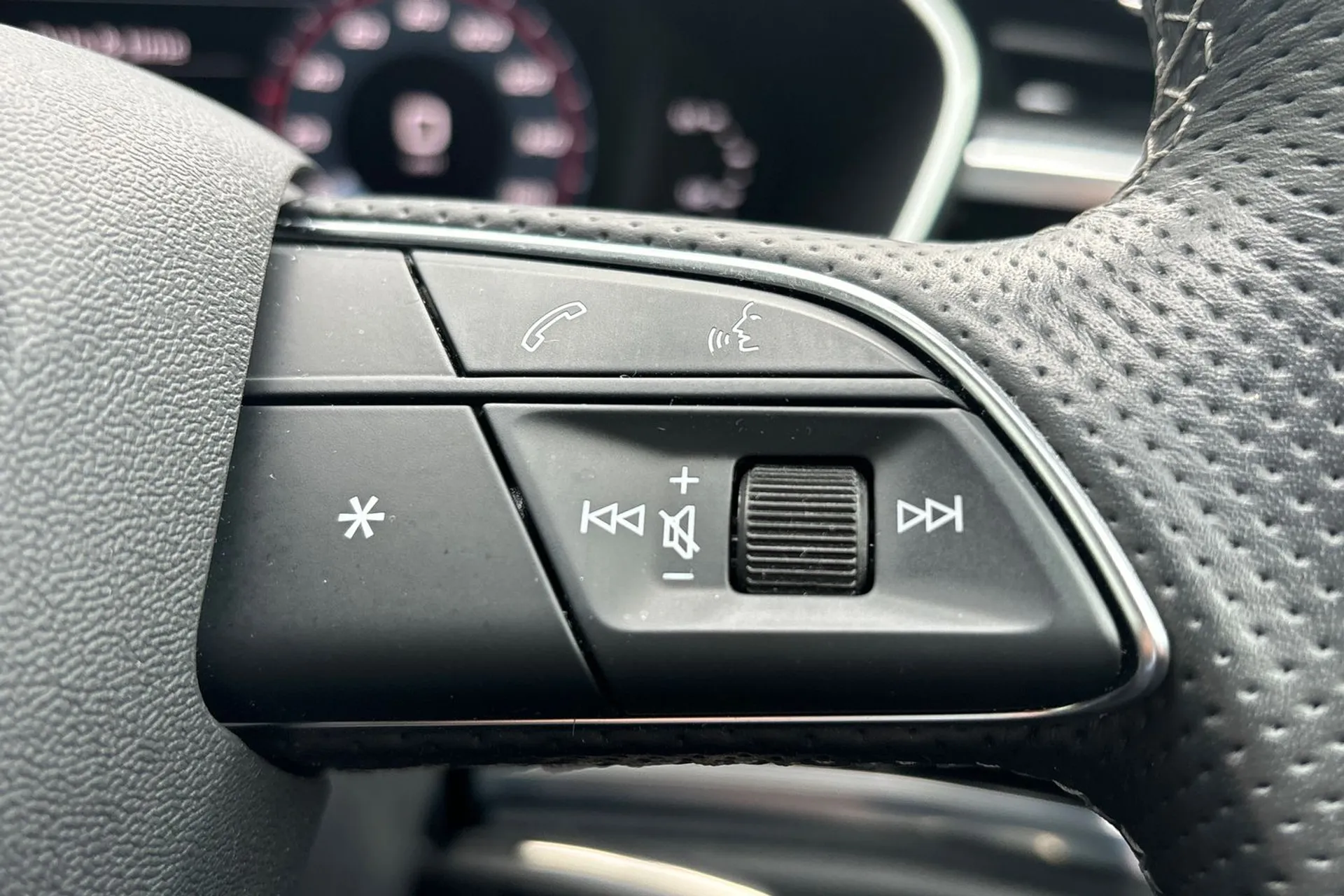 Audi Q3 thumbnail image number 37