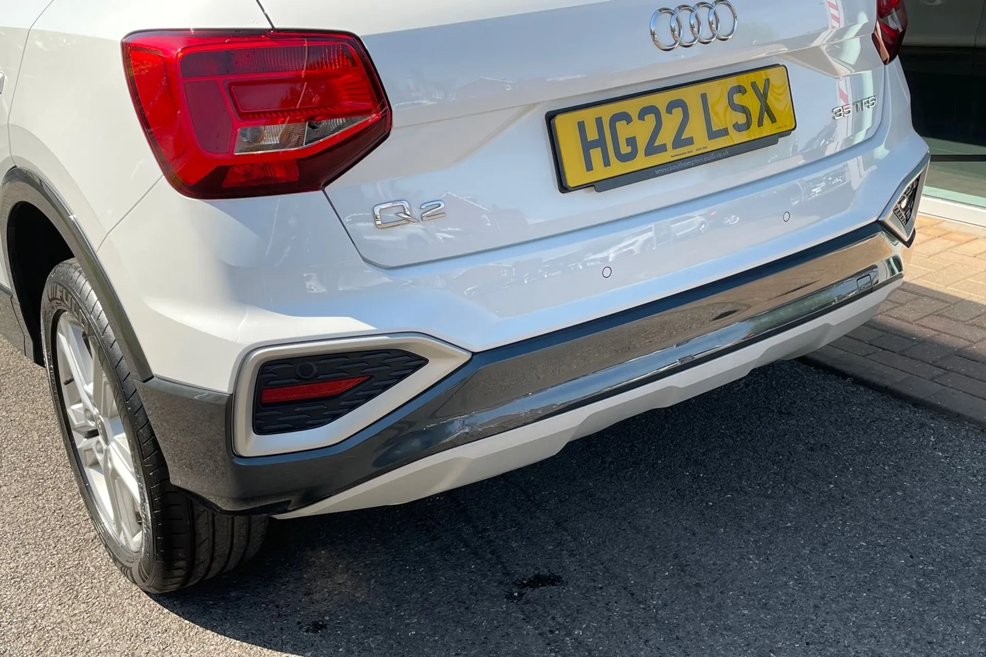 Audi Q2 thumbnail image number 16