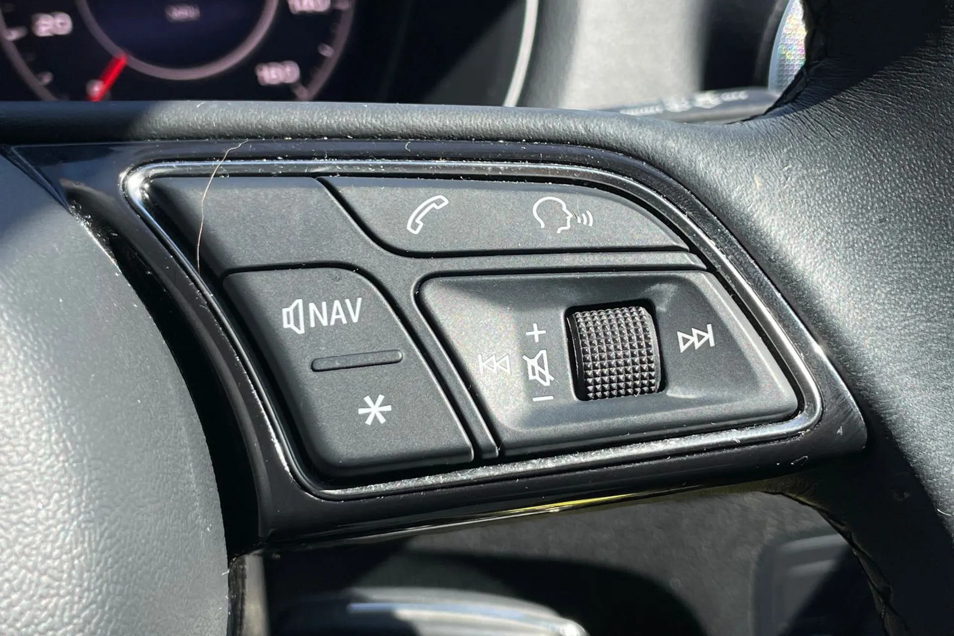 Audi Q2 thumbnail image number 36