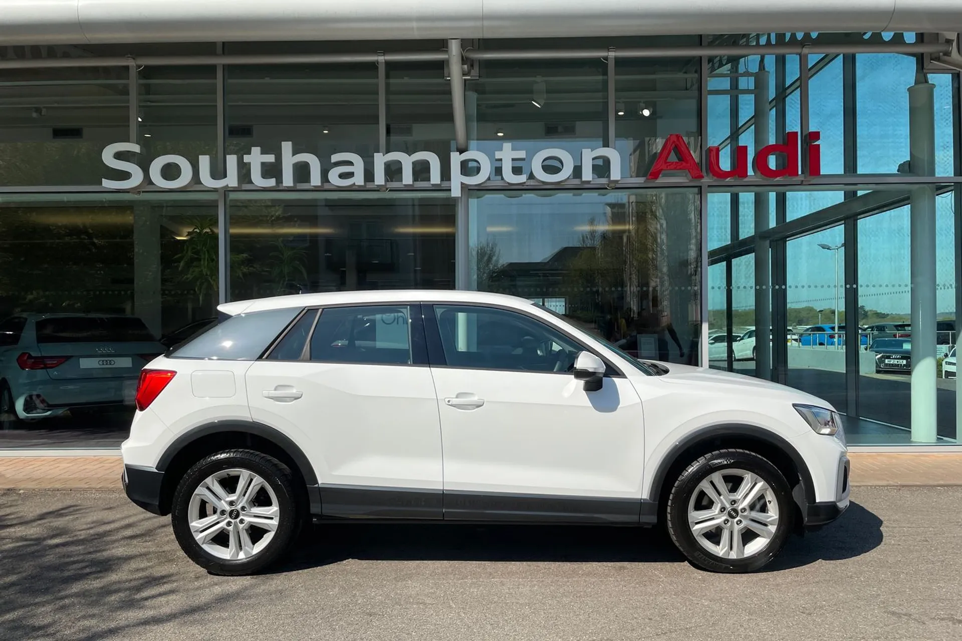 Audi Q2 thumbnail image number 2