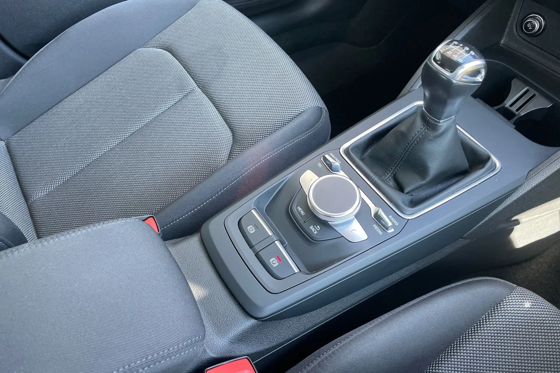 Audi Q2 thumbnail image number 40