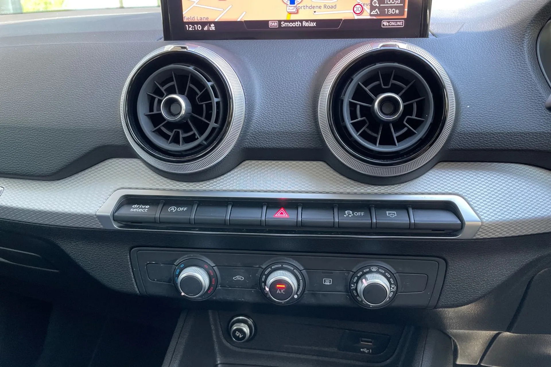 Audi Q2 thumbnail image number 38