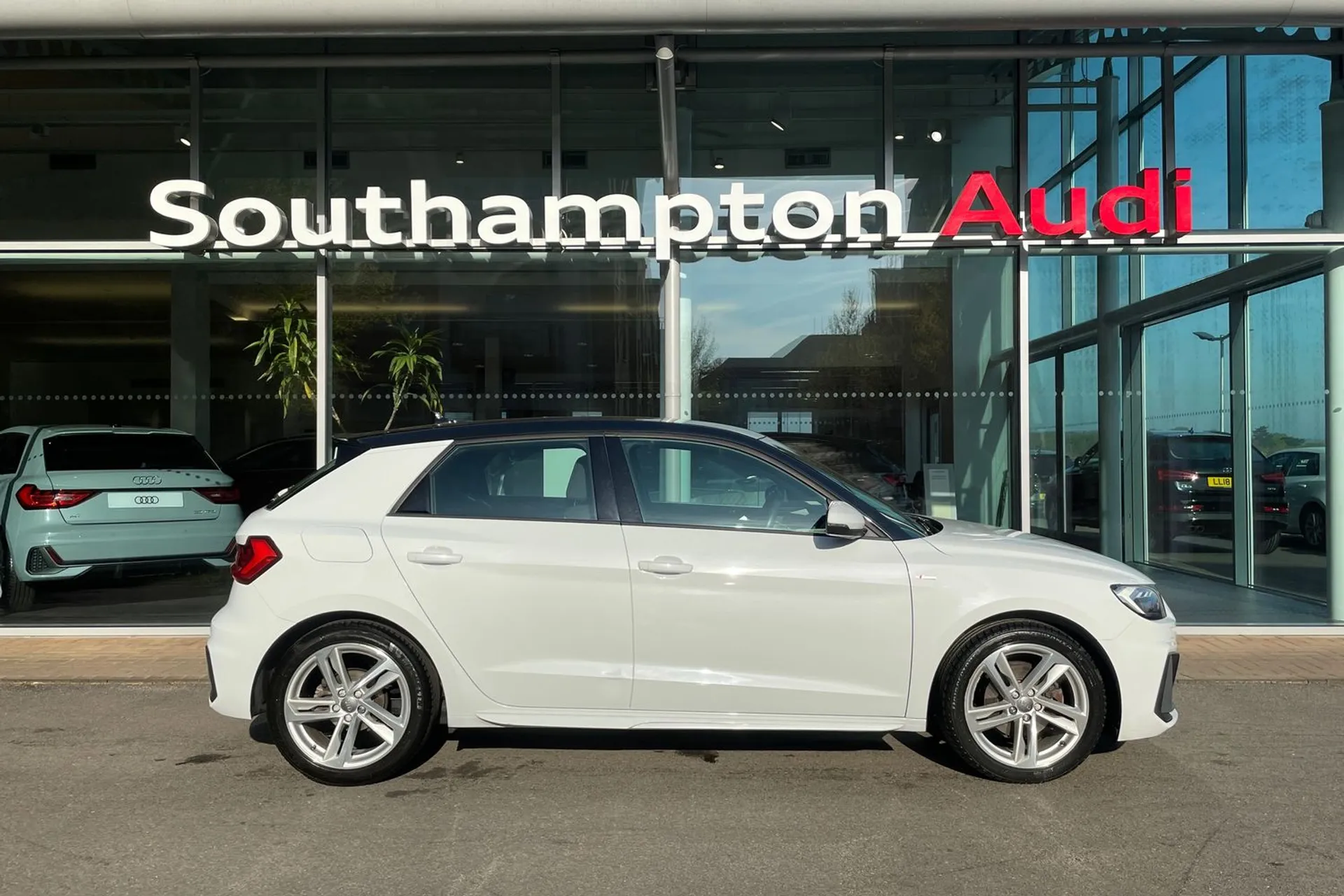 Audi A1 thumbnail image number 2