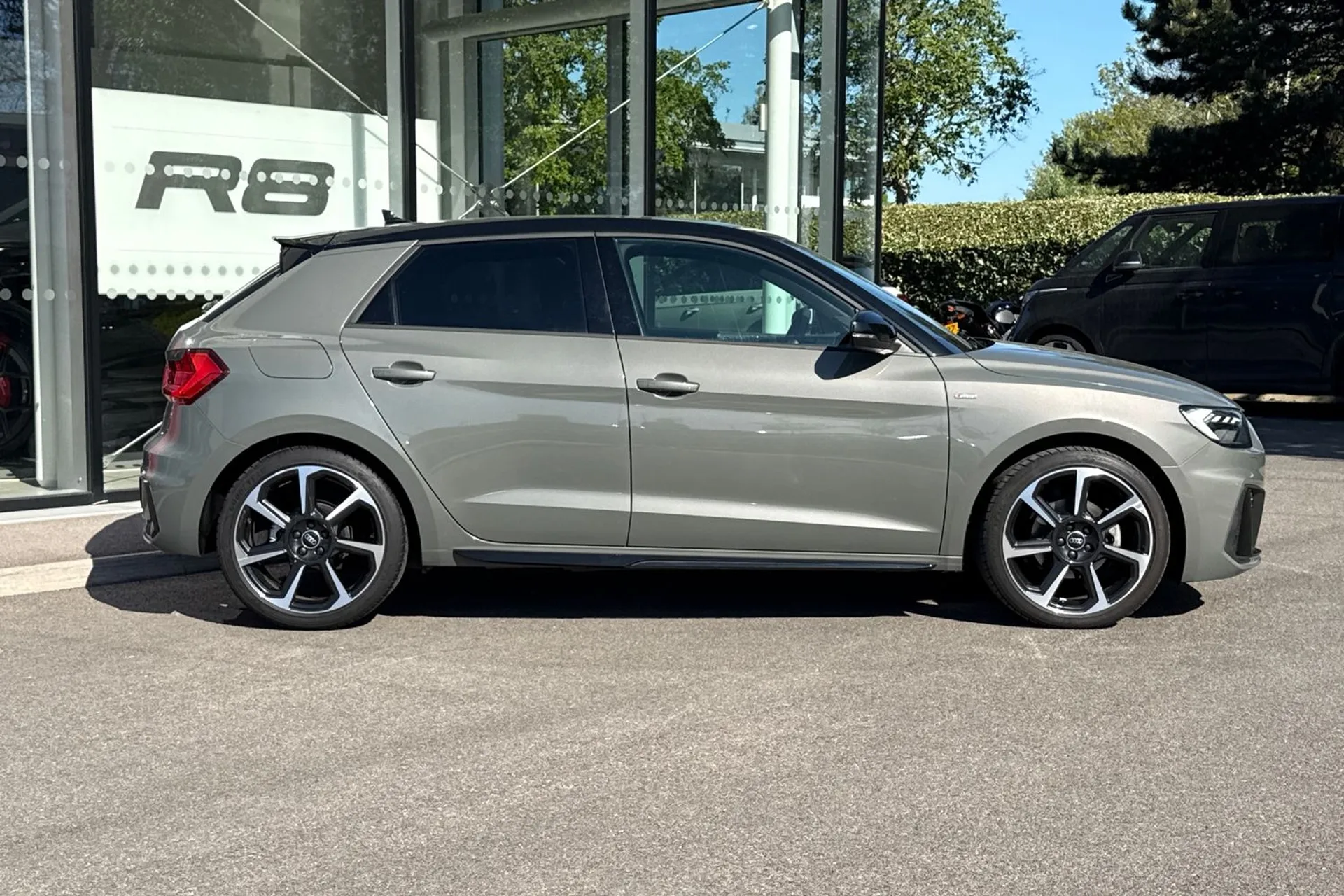 Audi A1 thumbnail image number 2
