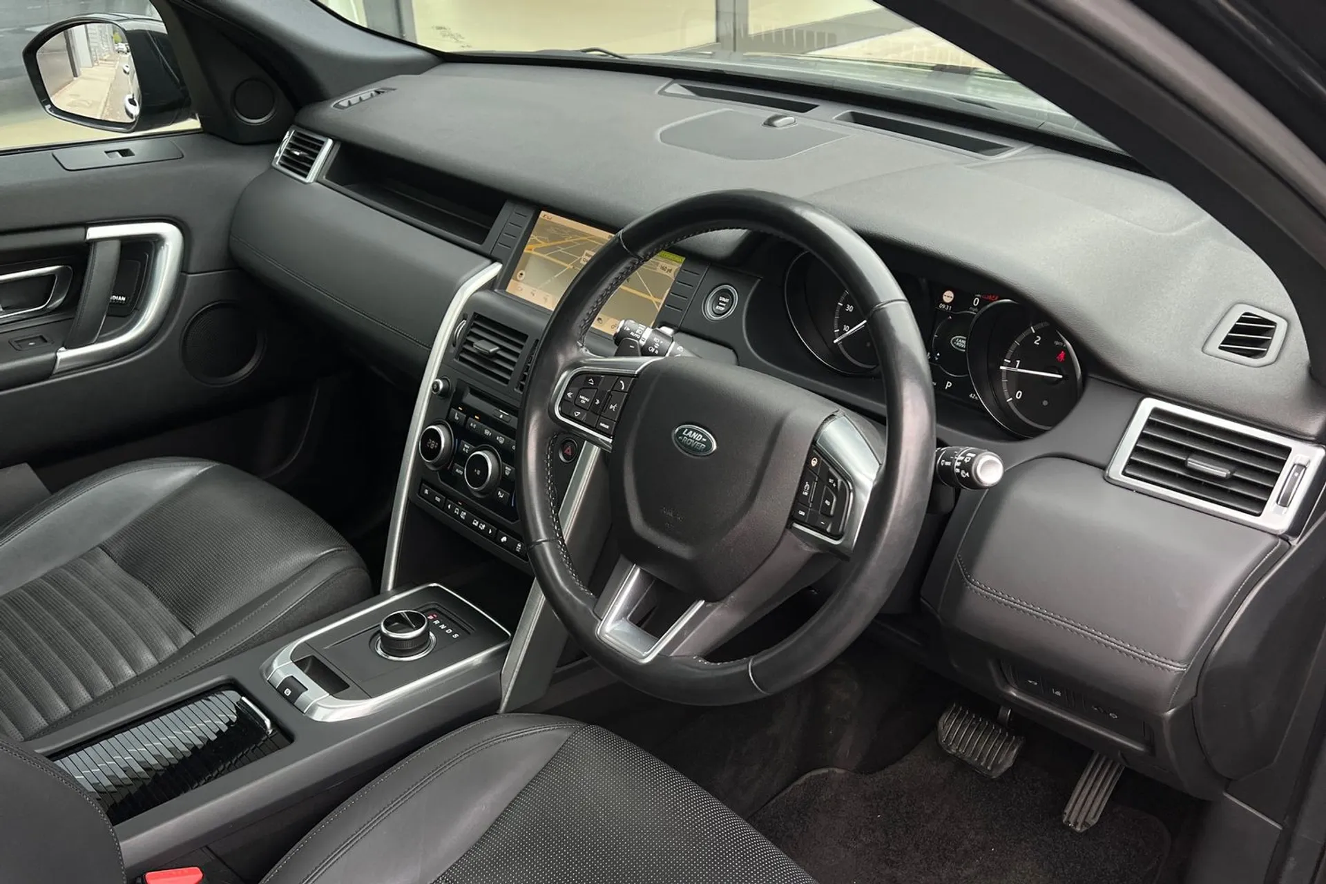 LAND ROVER DISCOVERY SPORT thumbnail image number 38