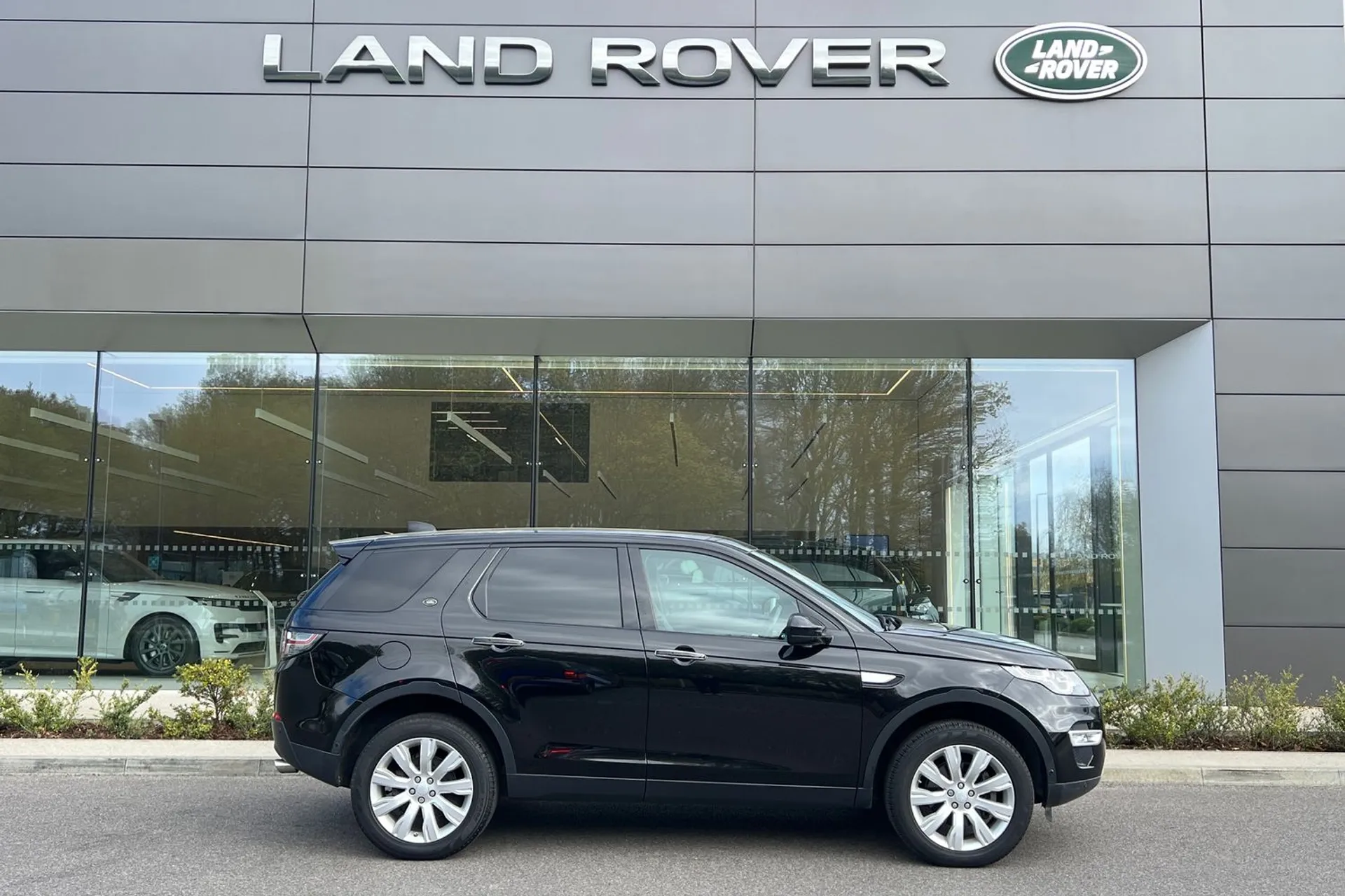 LAND ROVER DISCOVERY SPORT thumbnail image number 2