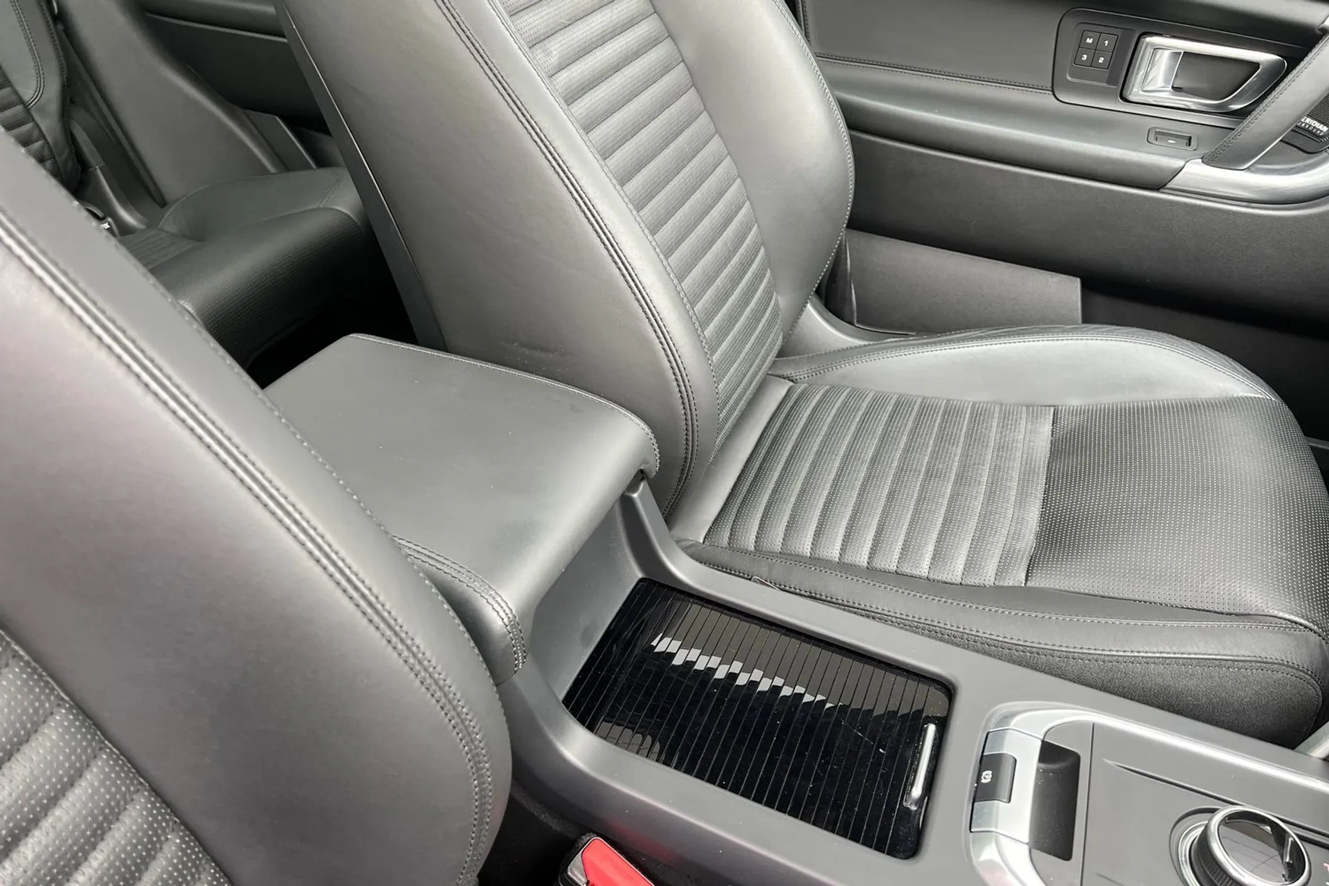 LAND ROVER DISCOVERY SPORT thumbnail image number 54