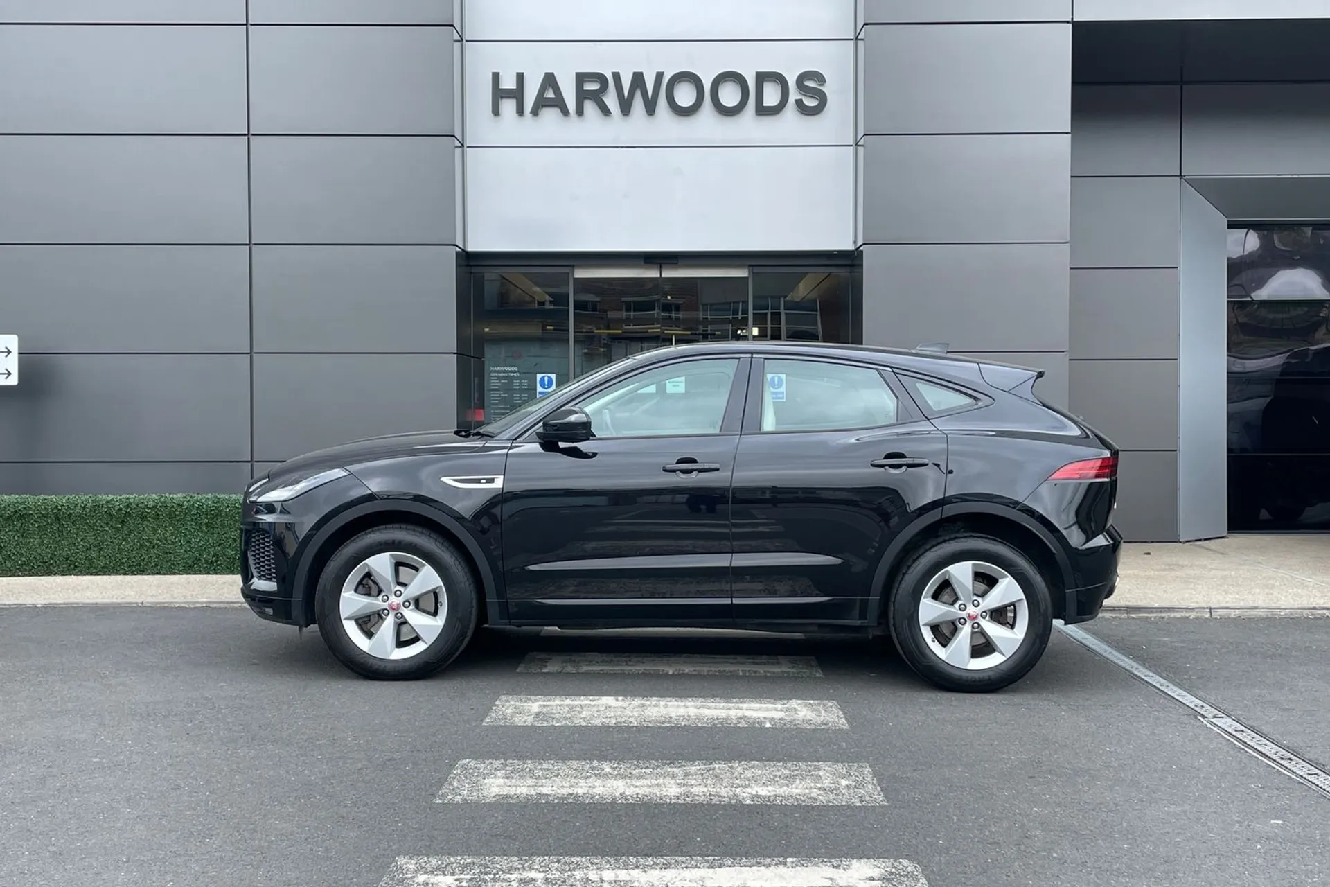Jaguar E-PACE thumbnail image number 10