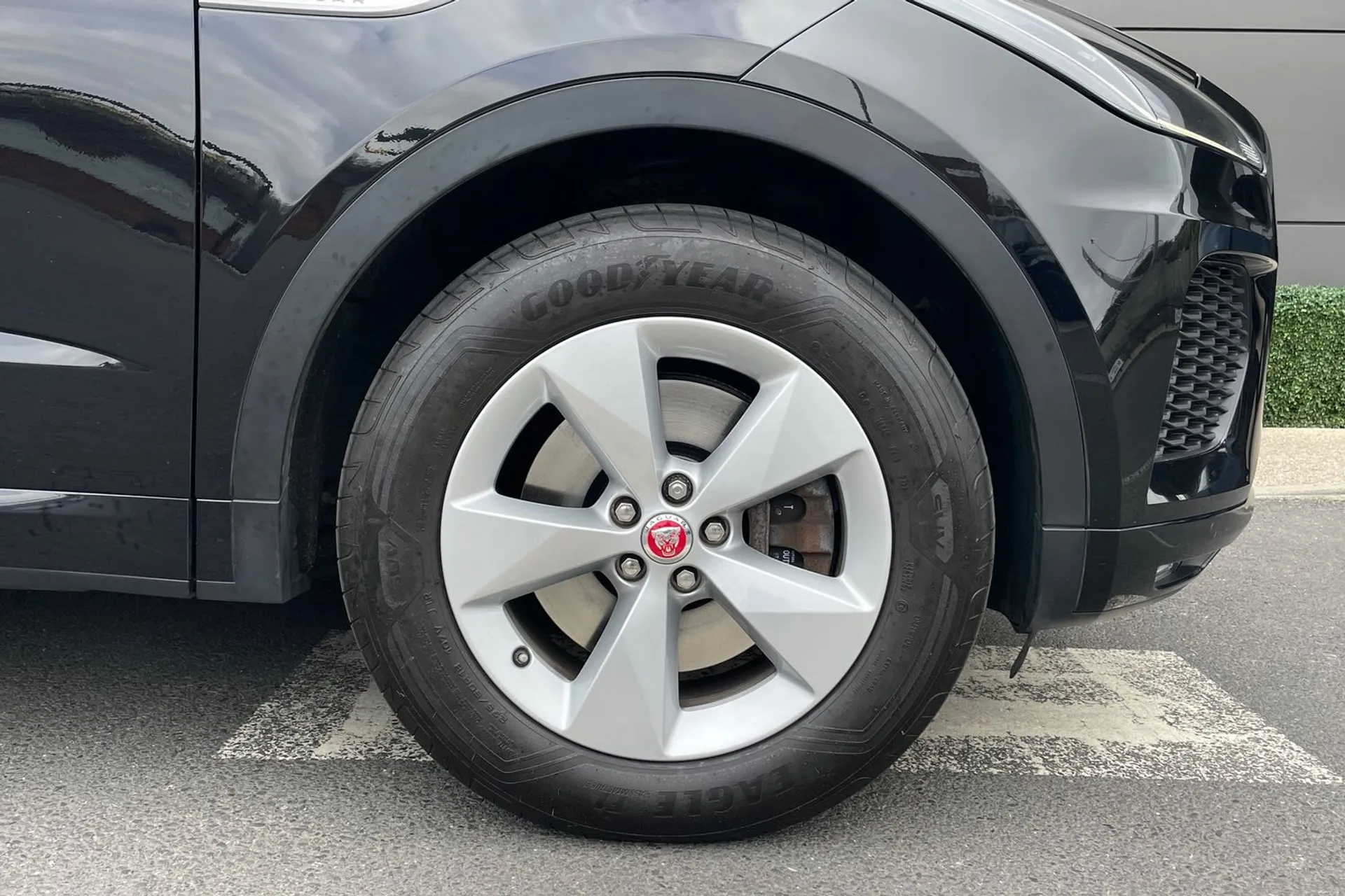 Jaguar E-PACE thumbnail image number 13