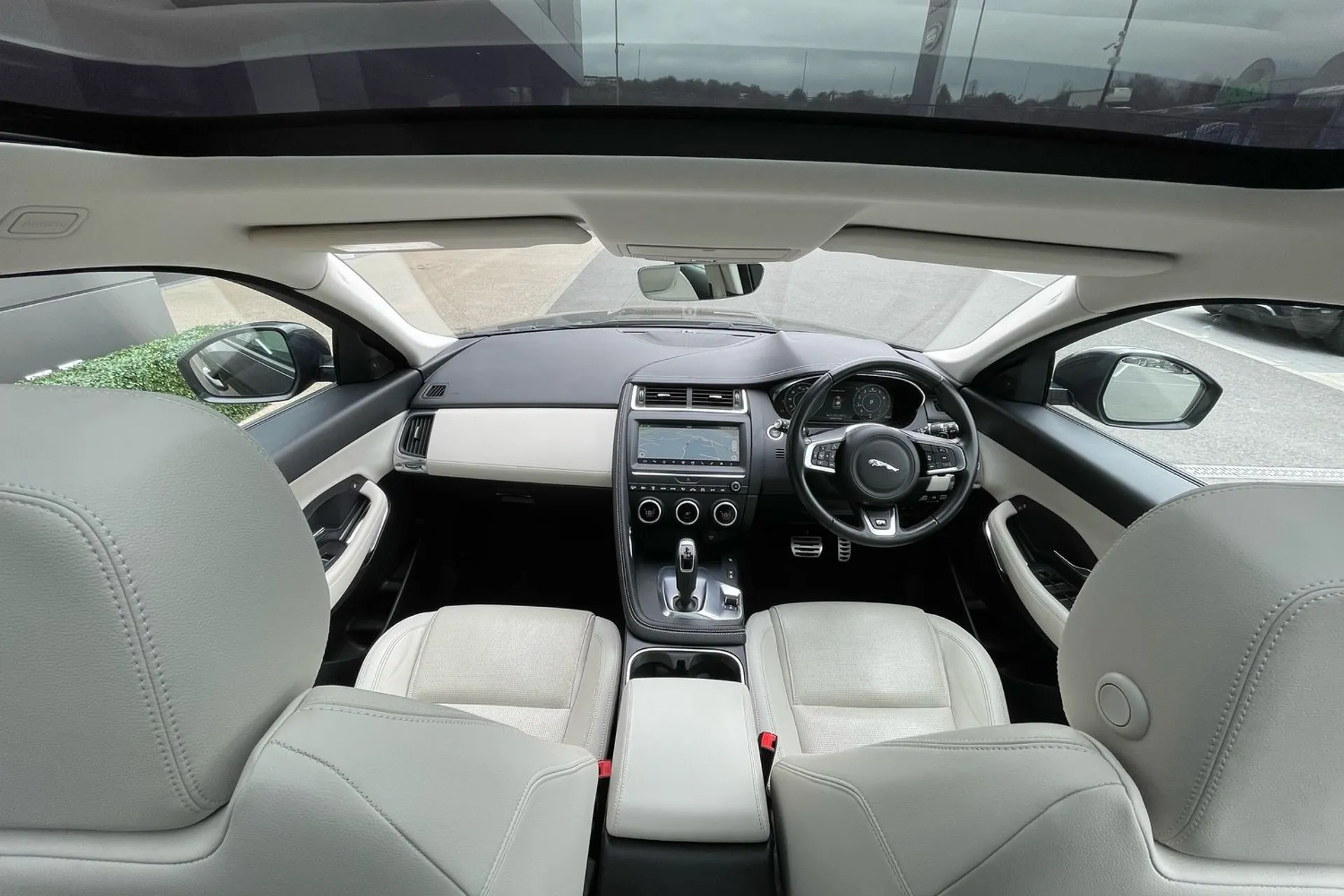 Jaguar E-PACE thumbnail image number 4