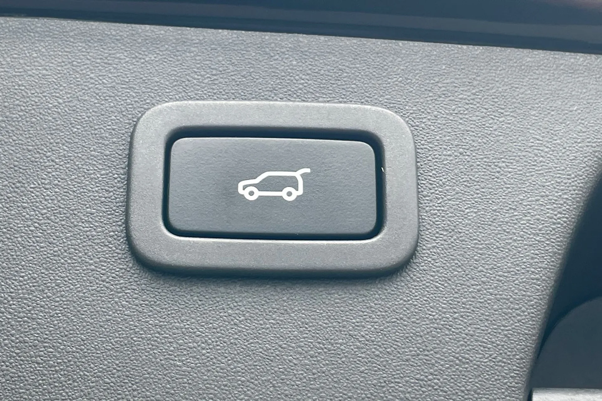 Jaguar E-PACE thumbnail image number 26