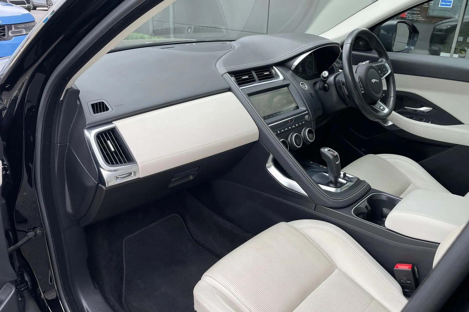 Jaguar E-PACE thumbnail image number 30