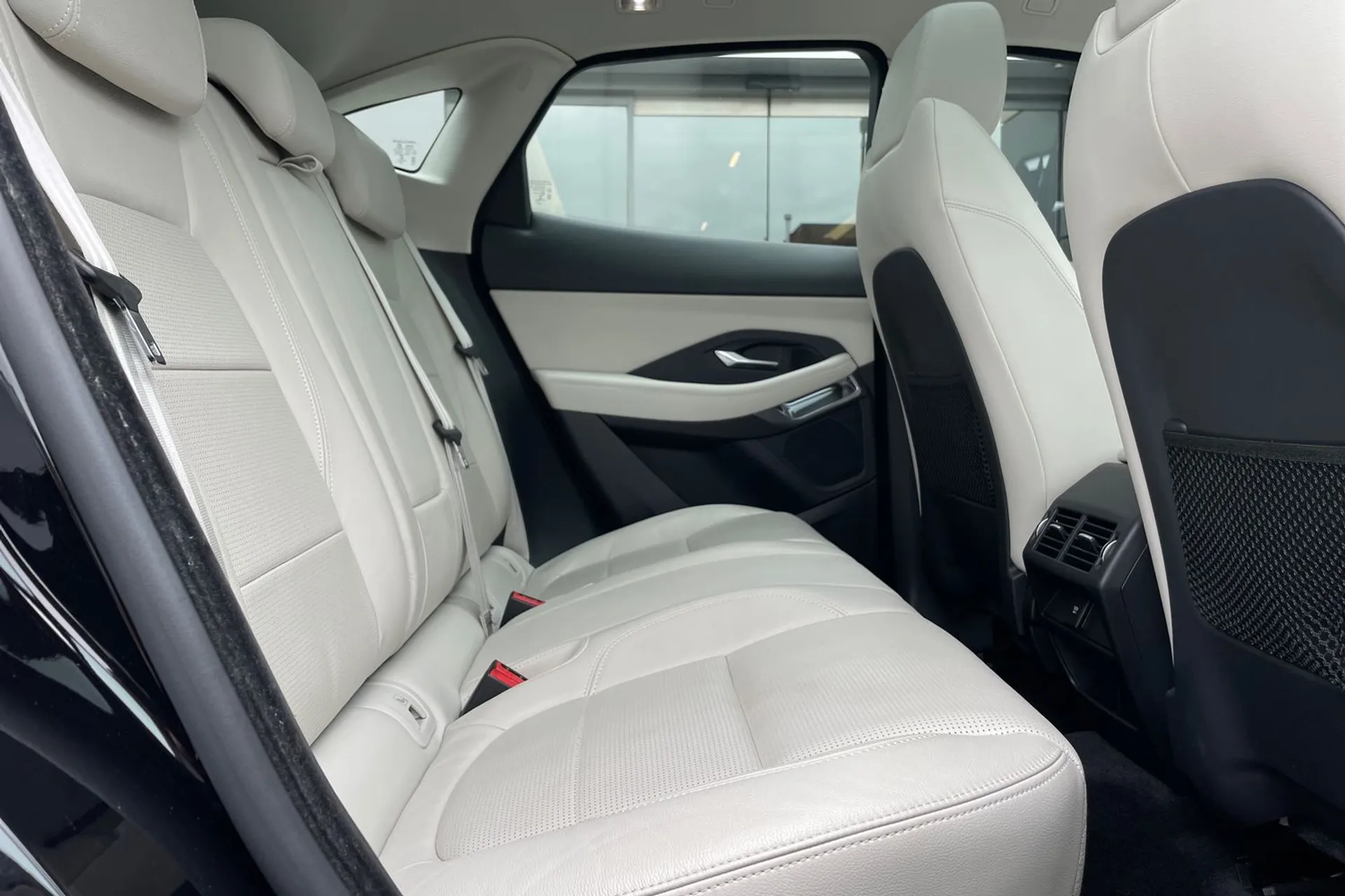 Jaguar E-PACE thumbnail image number 19