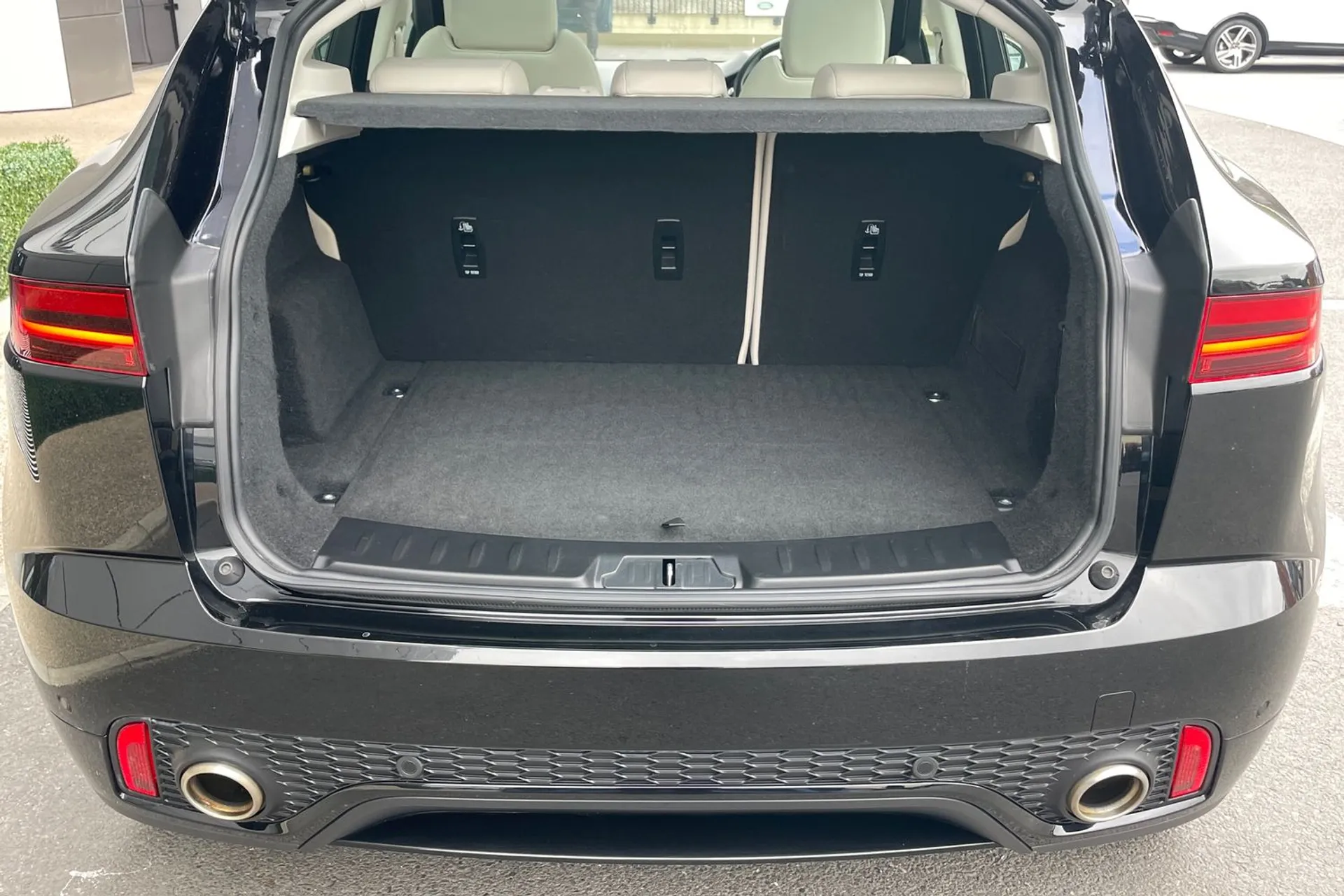 Jaguar E-PACE thumbnail image number 25