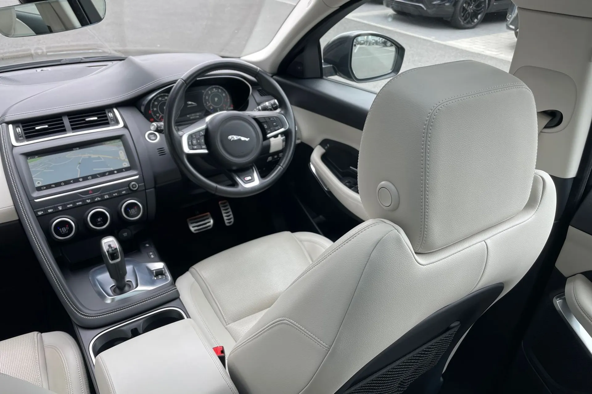 Jaguar E-PACE thumbnail image number 35