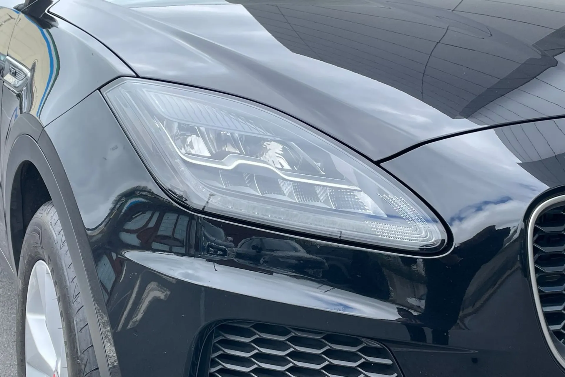 Jaguar E-PACE thumbnail image number 15