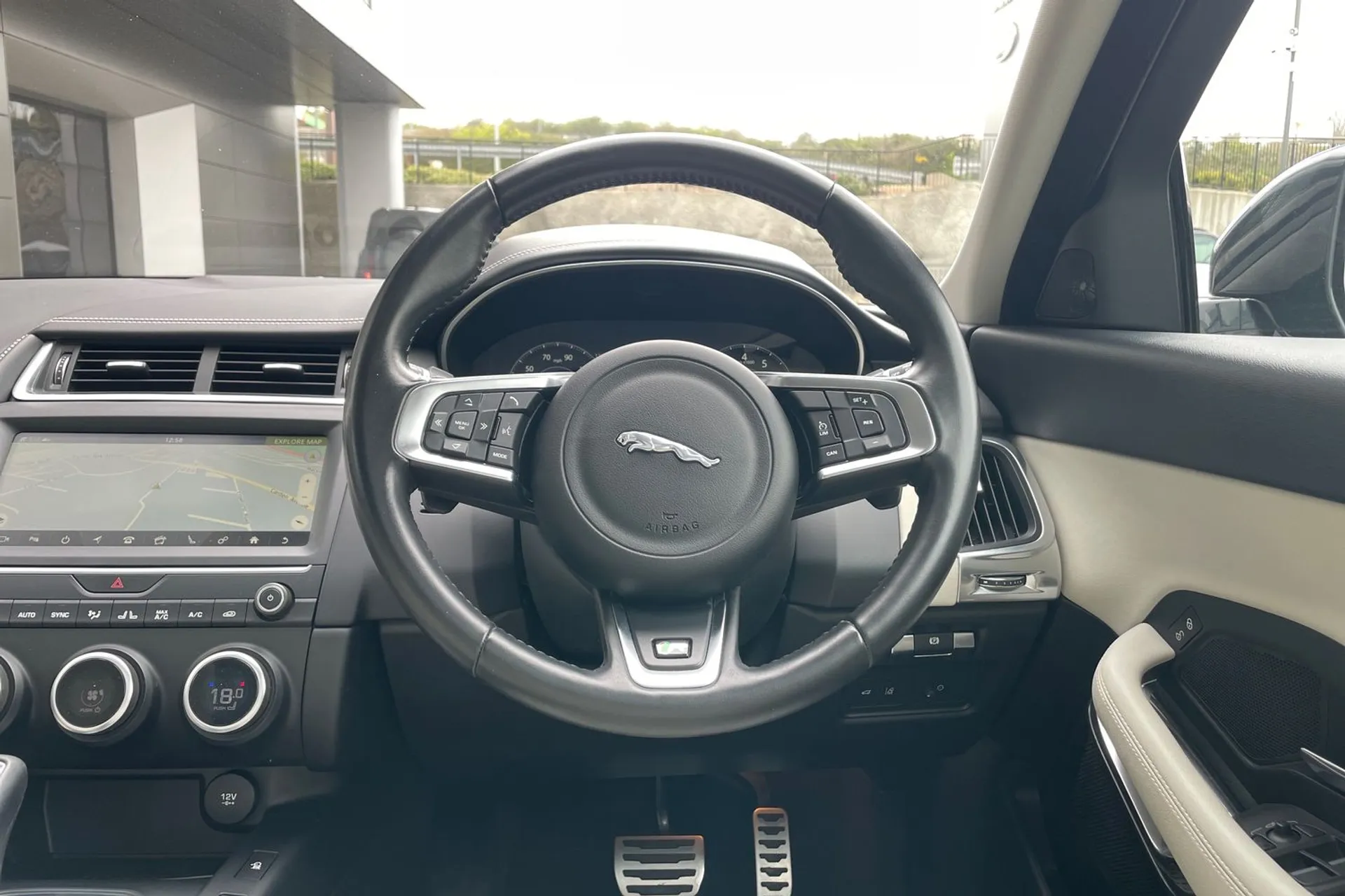 Jaguar E-PACE thumbnail image number 36