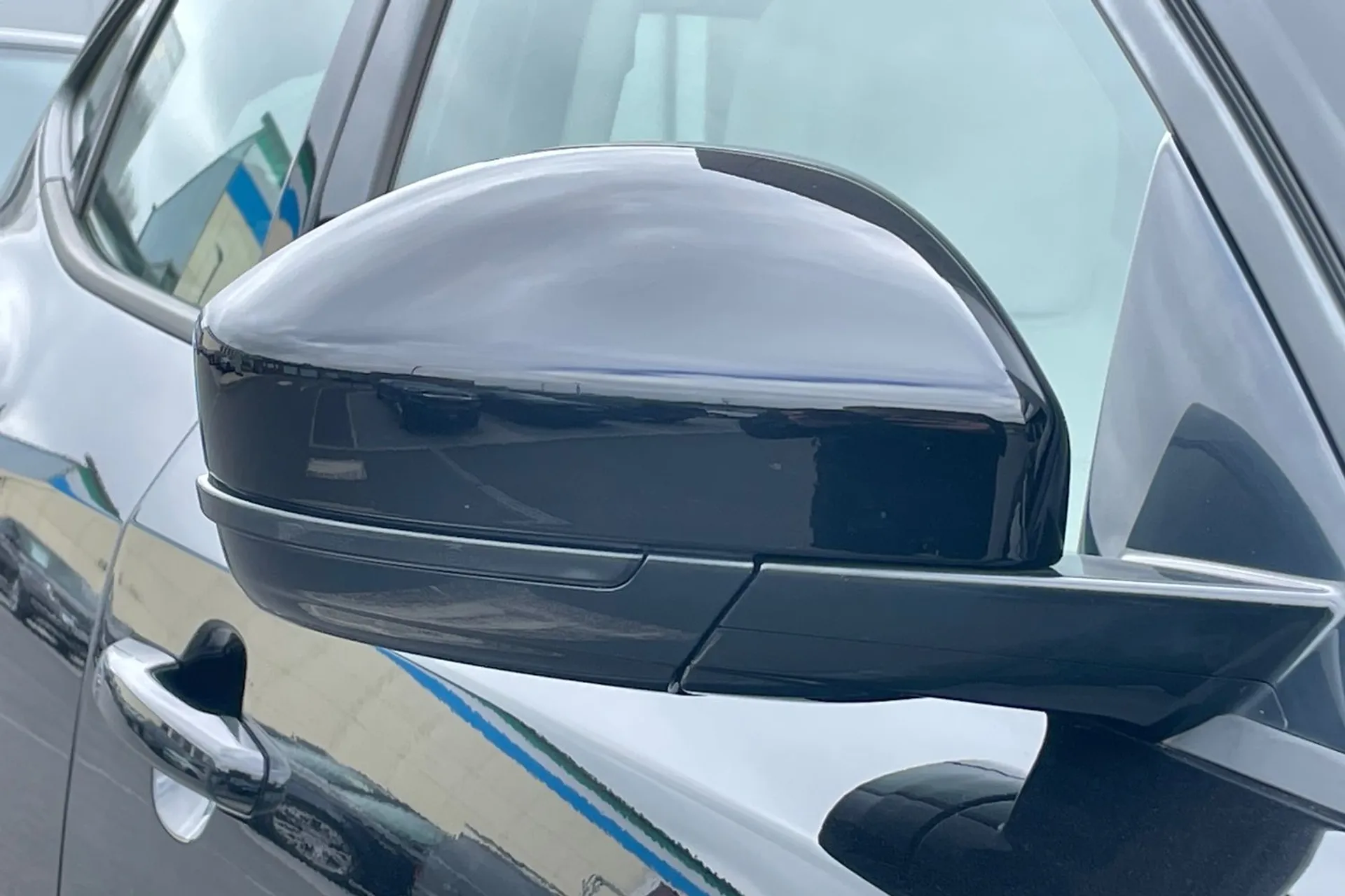 Jaguar E-PACE thumbnail image number 8