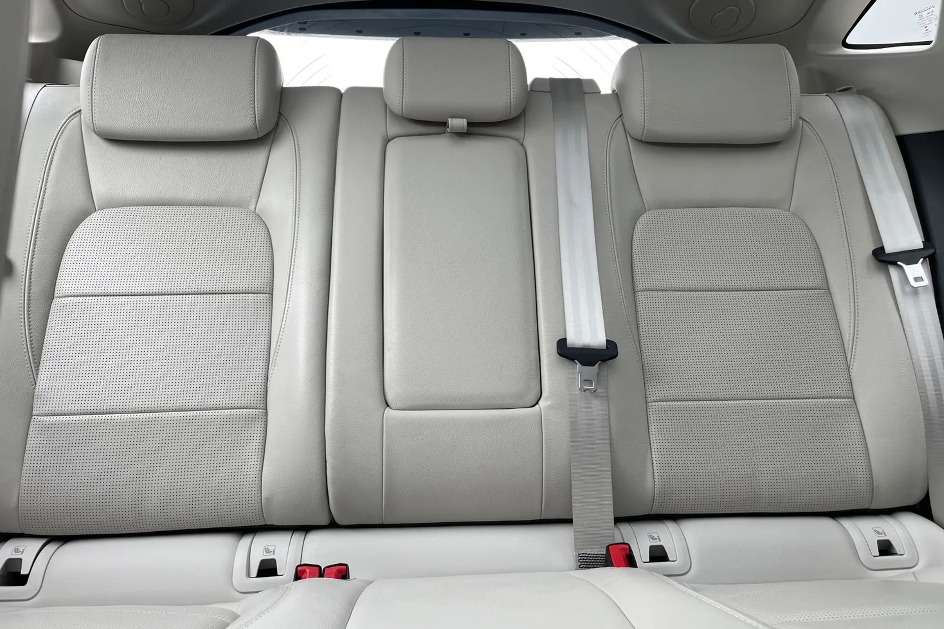 Jaguar E-PACE thumbnail image number 33