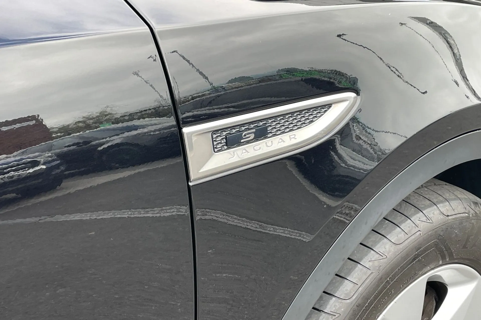 Jaguar E-PACE thumbnail image number 57