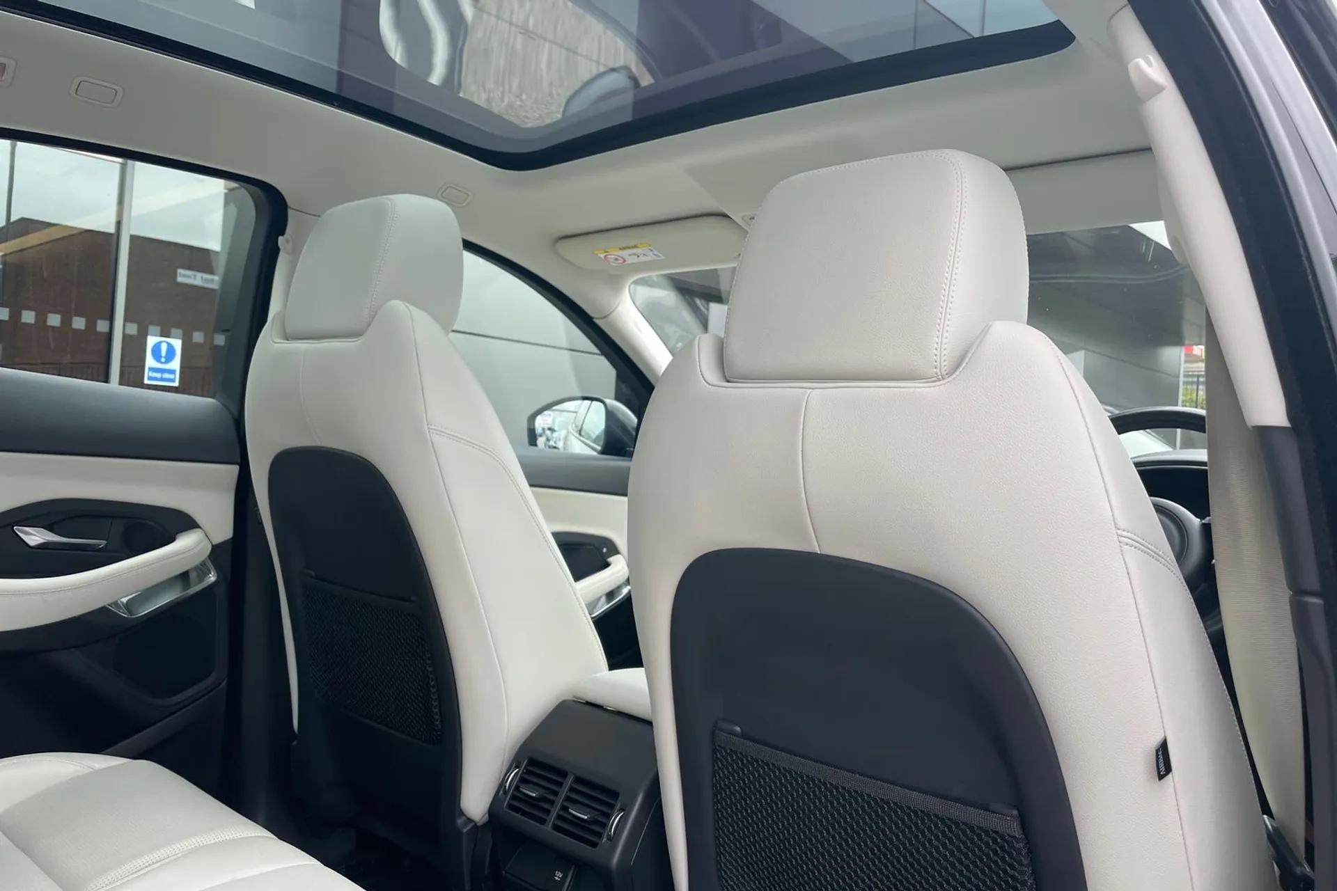 Jaguar E-PACE thumbnail image number 28