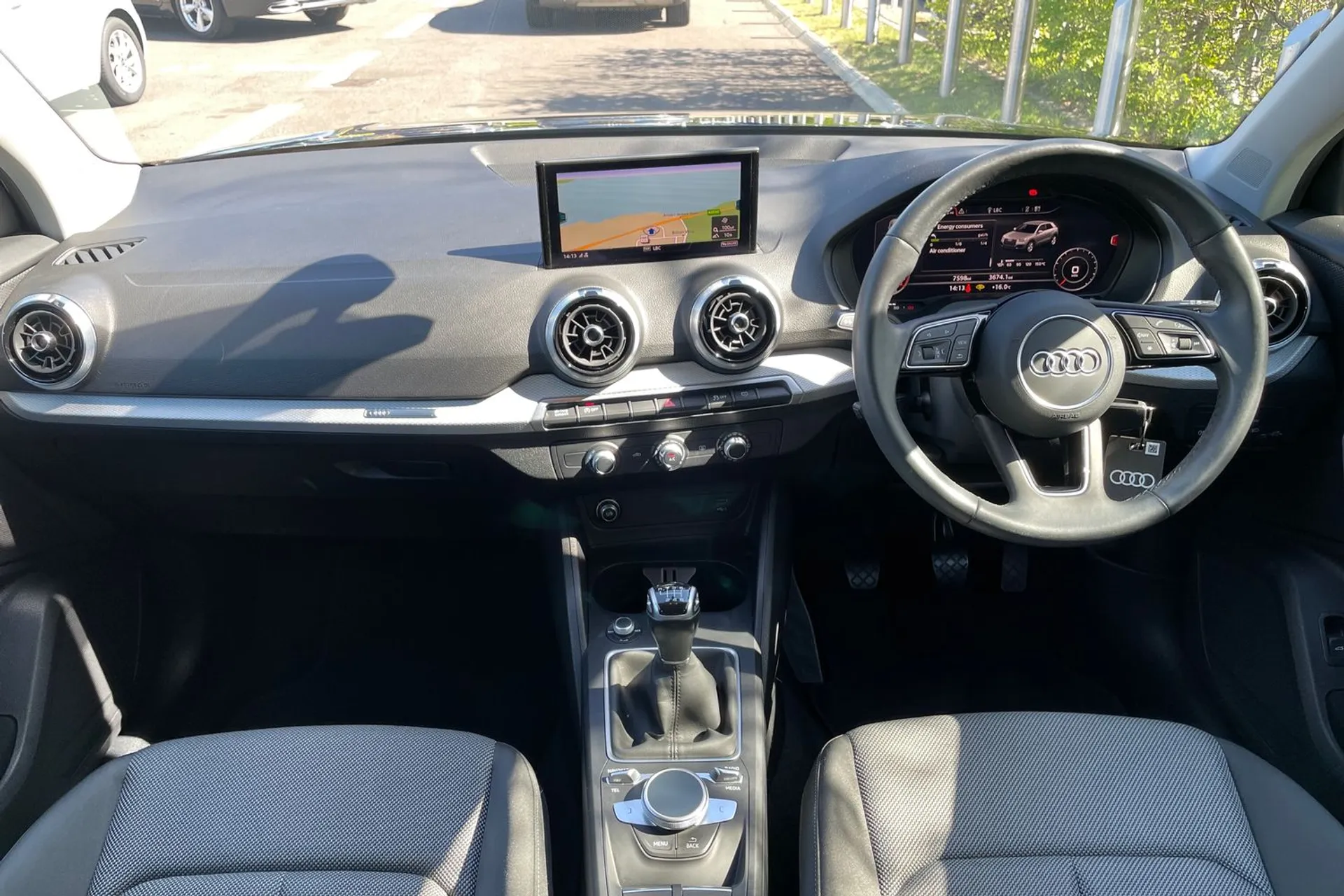 Audi Q2 thumbnail image number 3