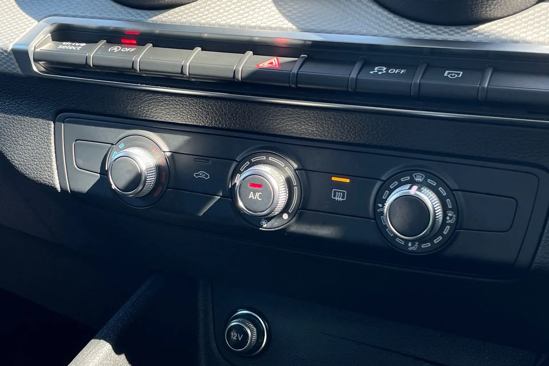 Audi Q2 thumbnail image number 34