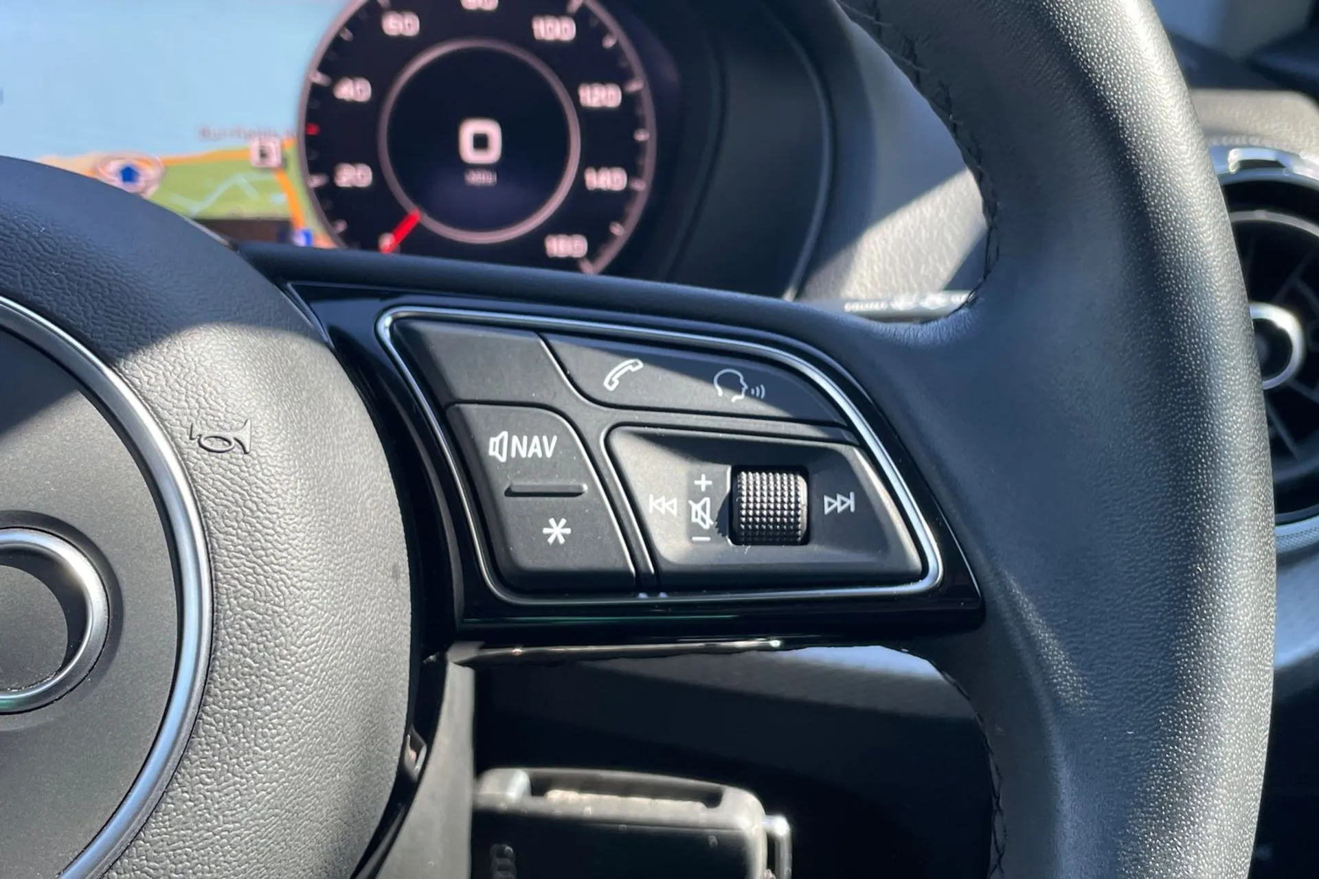 Audi Q2 thumbnail image number 41