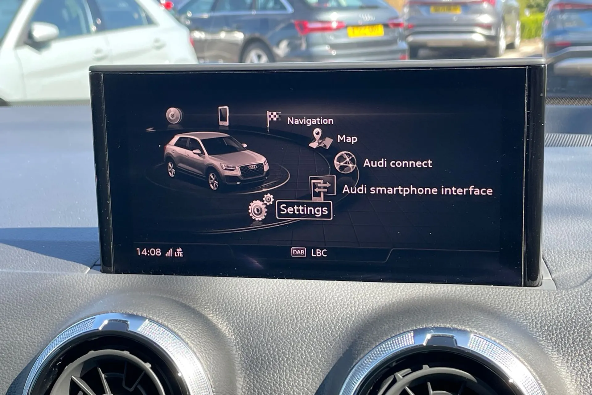 Audi Q2 thumbnail image number 30