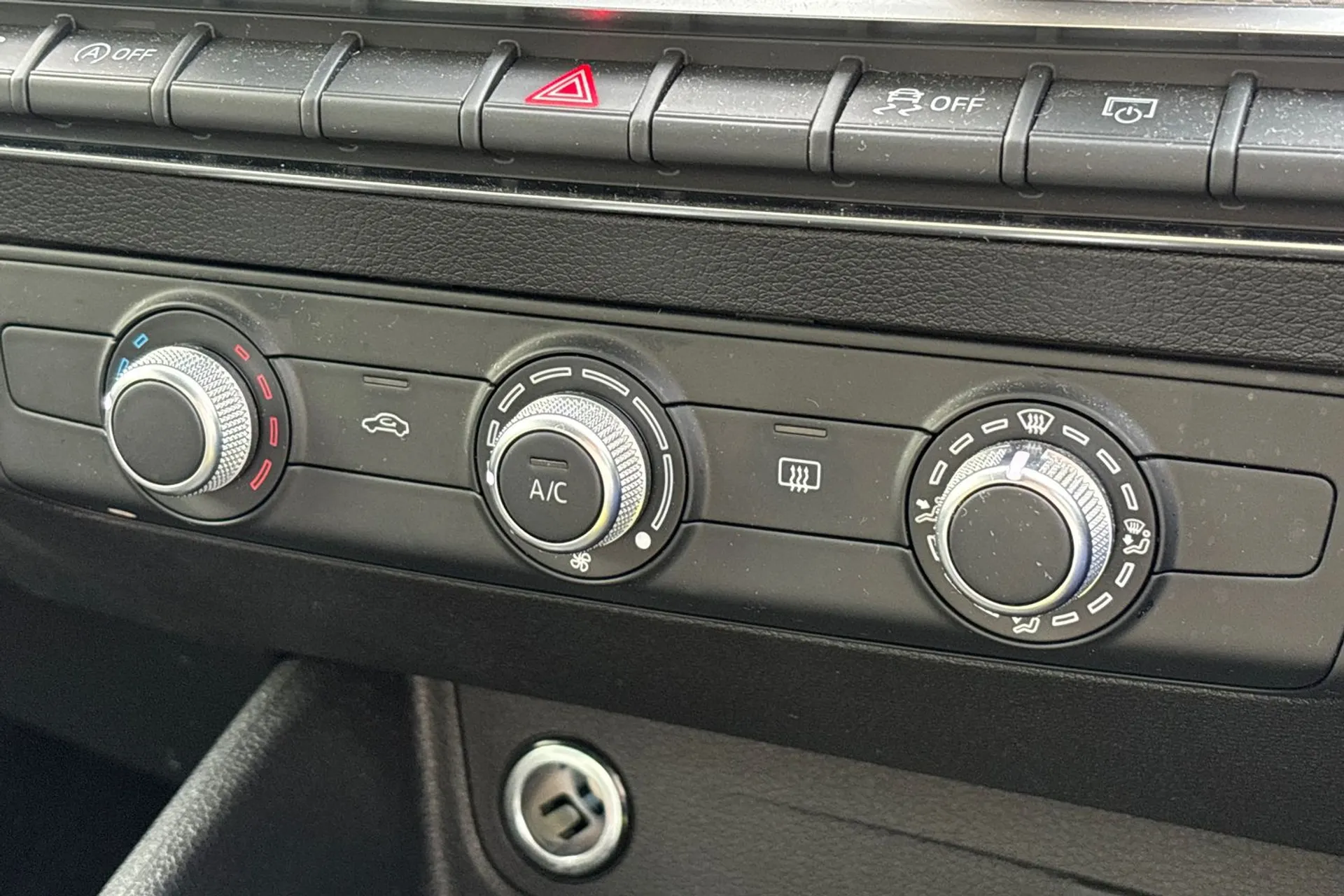 Audi Q2 thumbnail image number 38