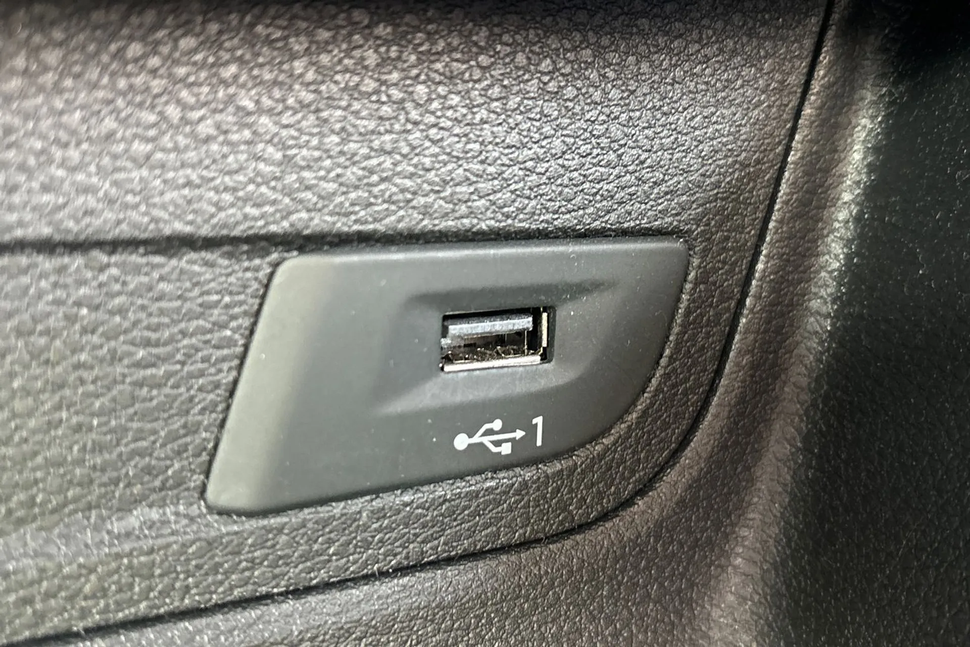Audi Q2 thumbnail image number 43