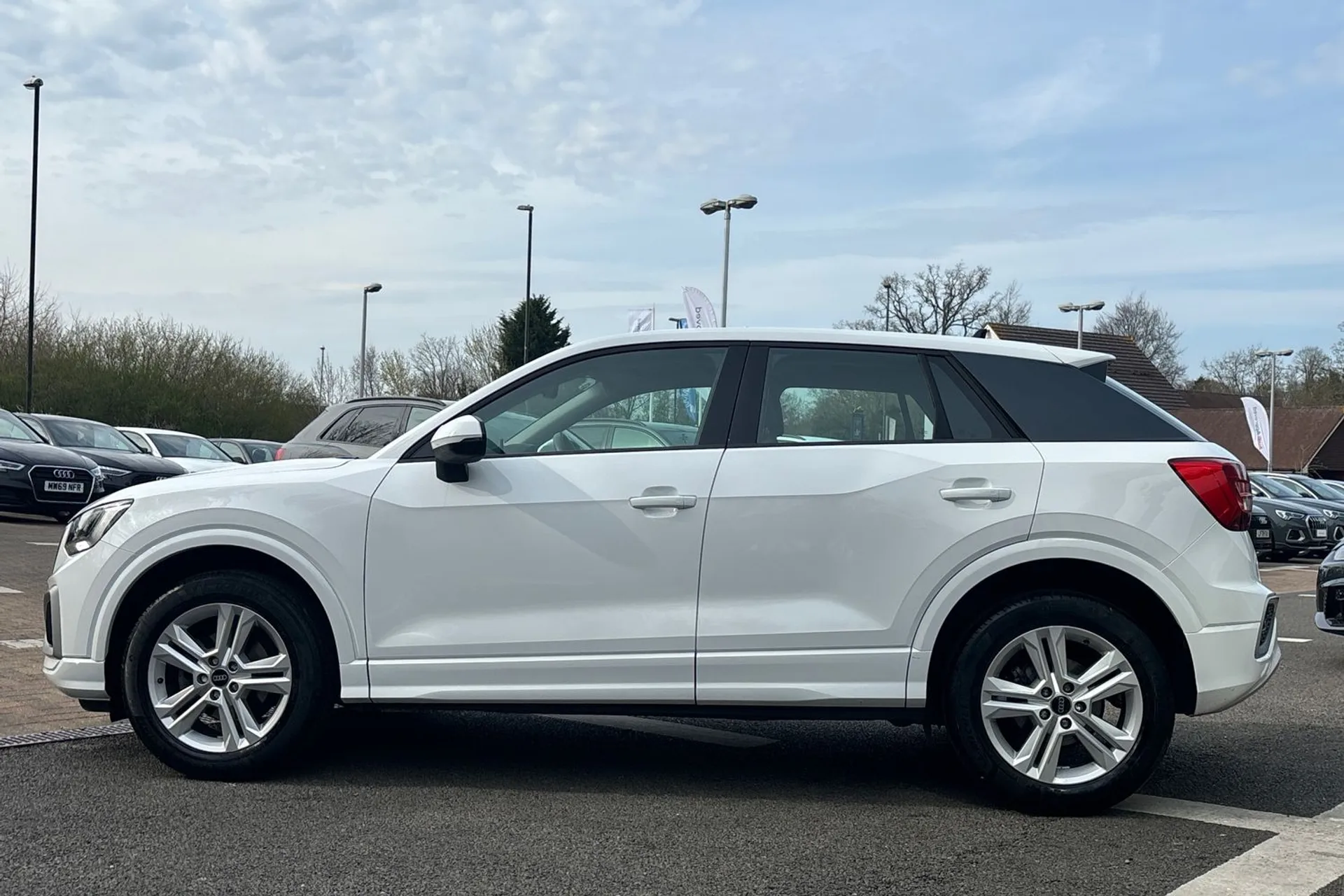 Audi Q2 thumbnail image number 9