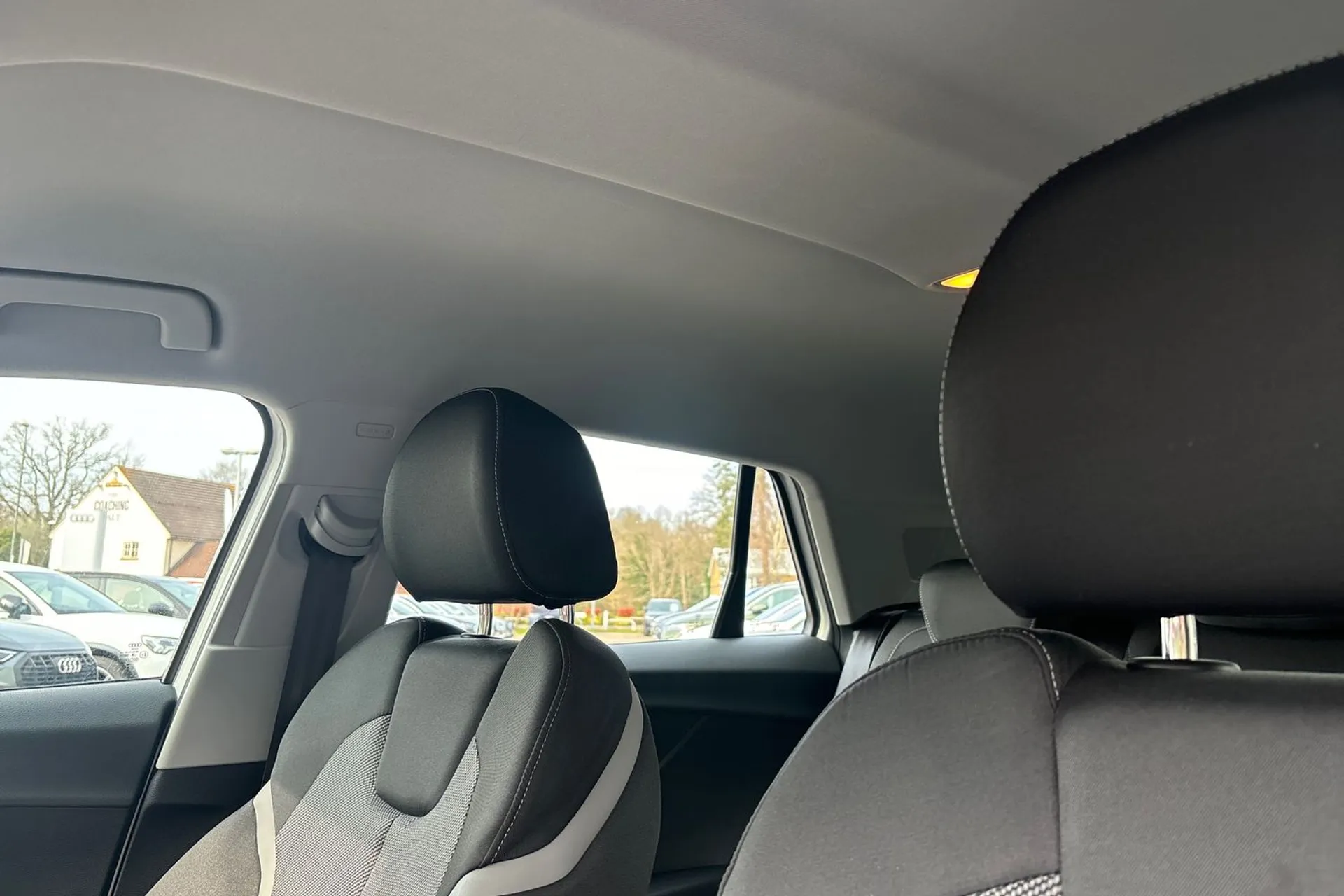 Audi Q2 thumbnail image number 28