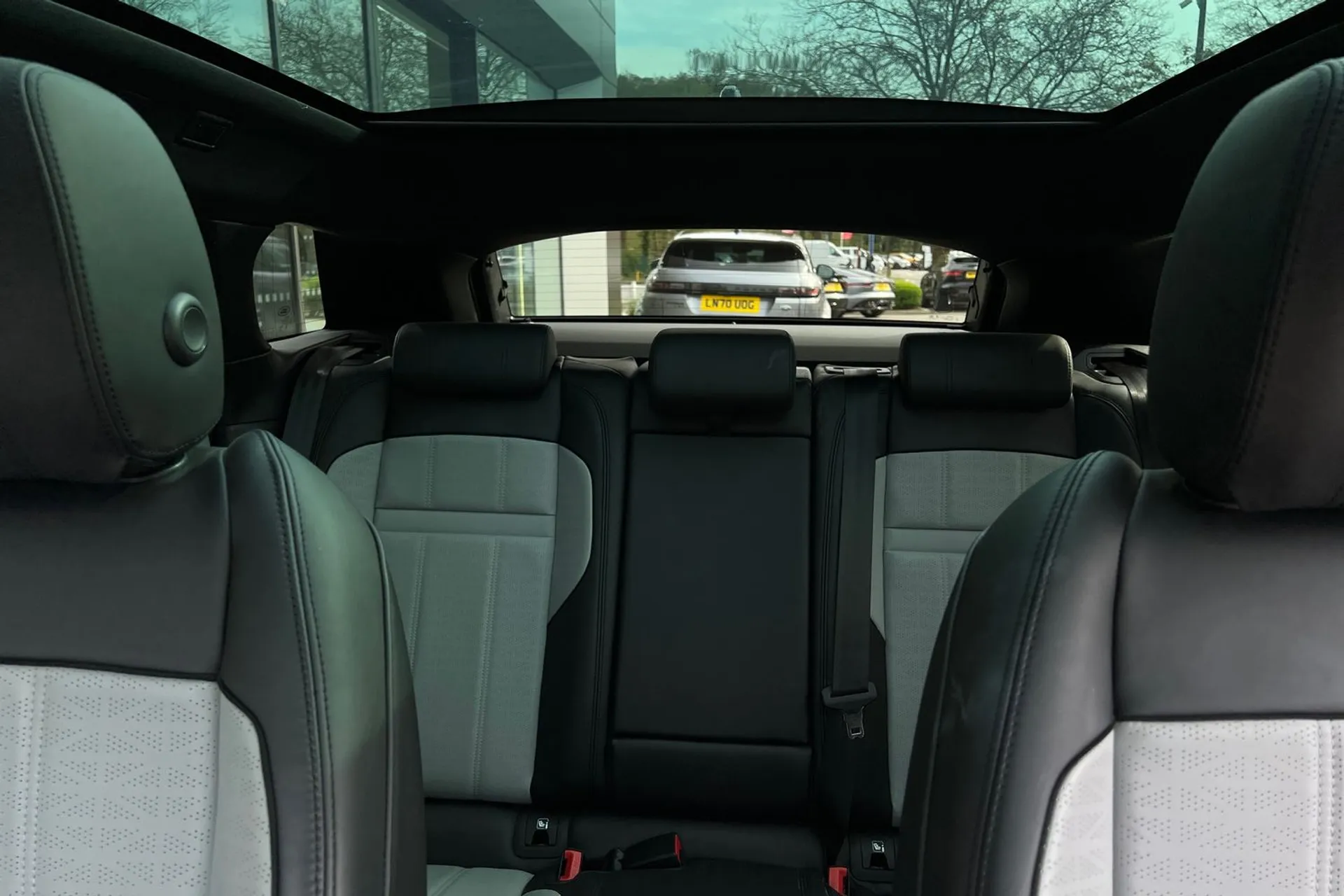 LAND ROVER RANGE ROVER EVOQUE thumbnail image number 39