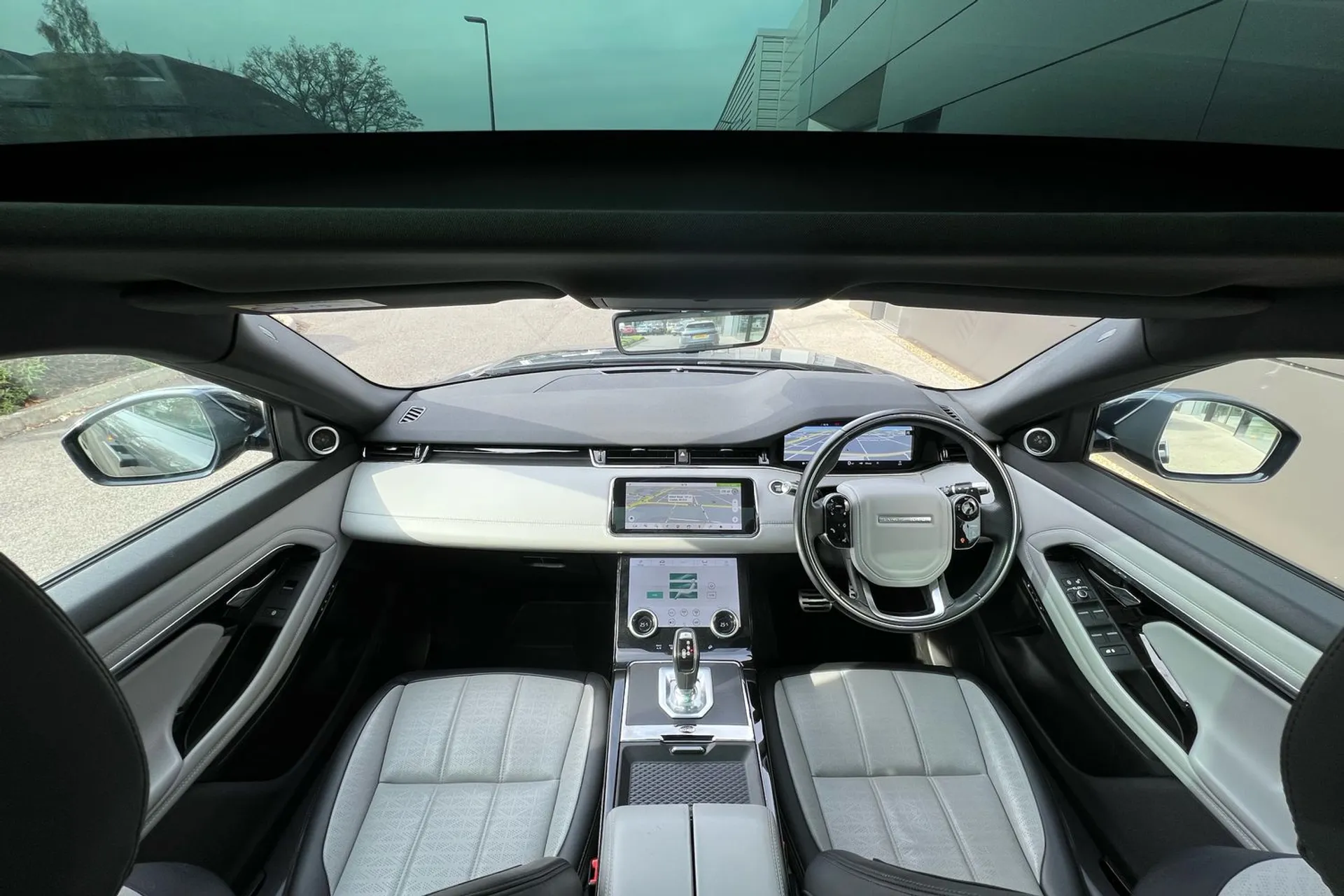 LAND ROVER RANGE ROVER EVOQUE thumbnail image number 3