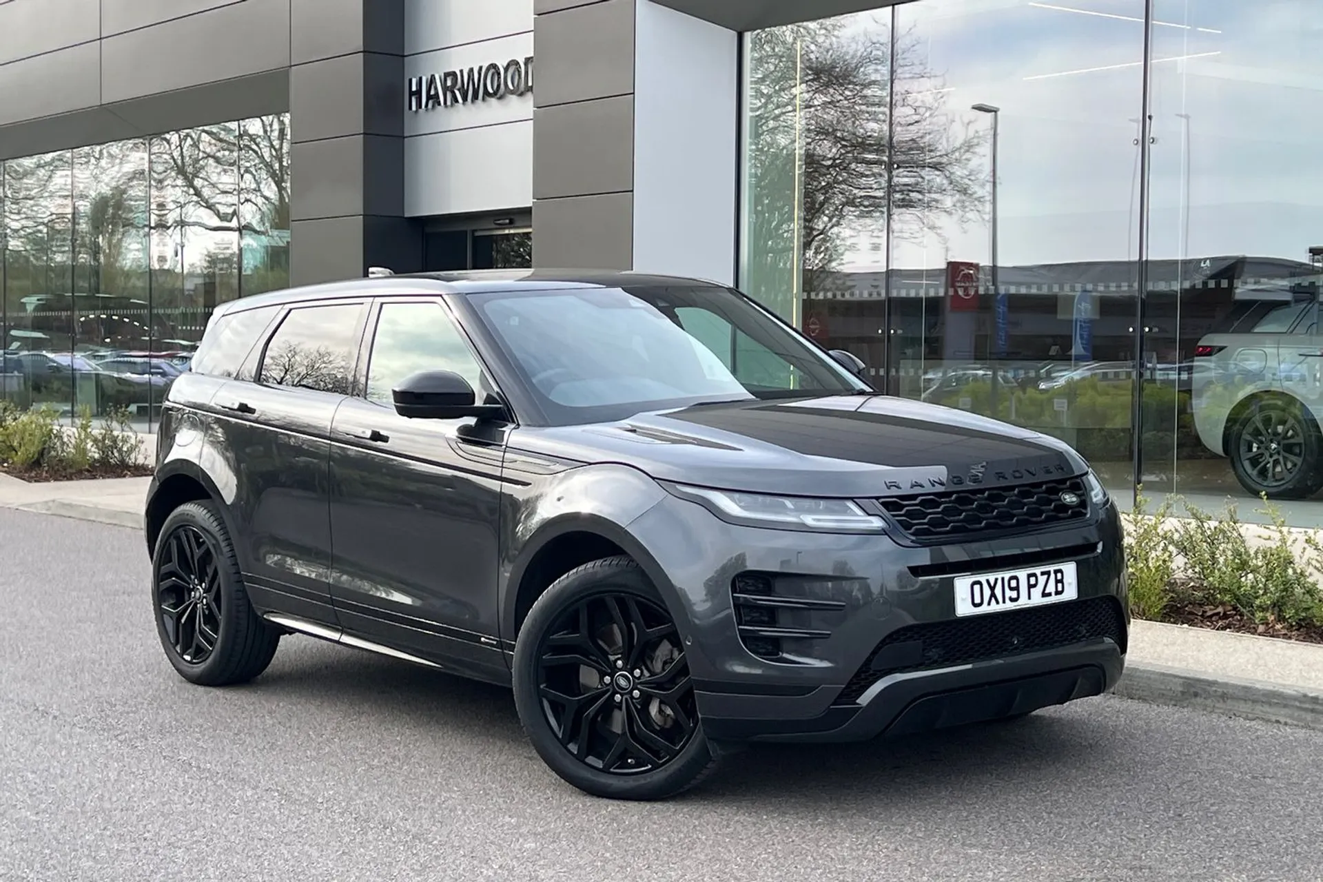 LAND ROVER RANGE ROVER EVOQUE focused image
