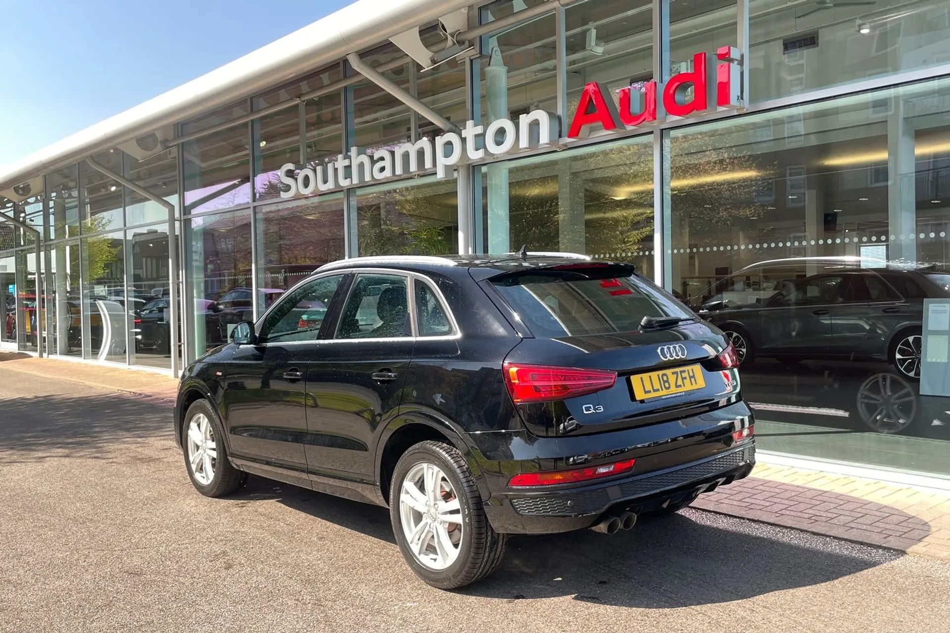 Audi Q3 thumbnail image number 7