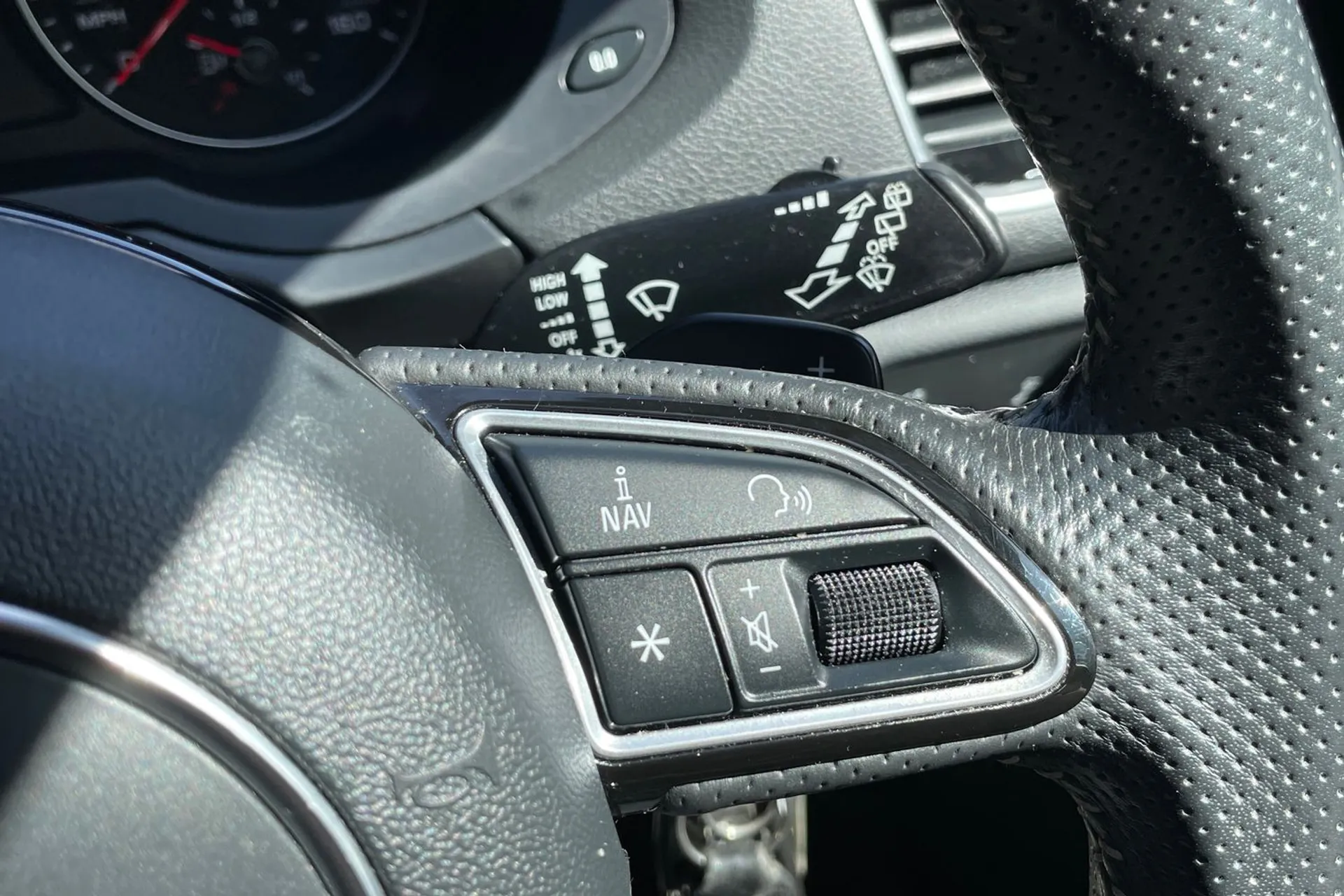 Audi Q3 thumbnail image number 58