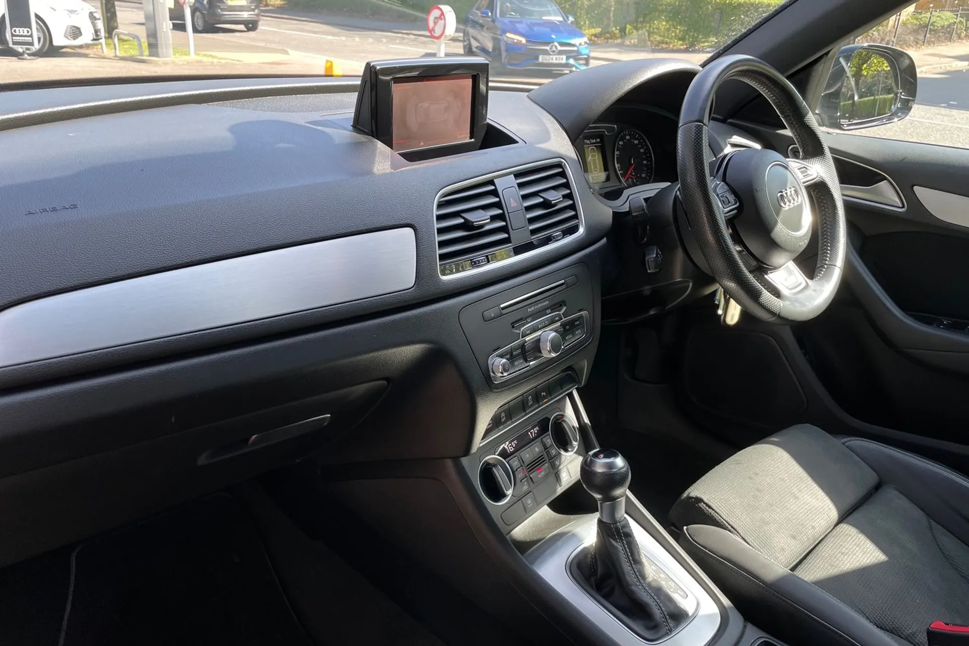 Audi Q3 thumbnail image number 26