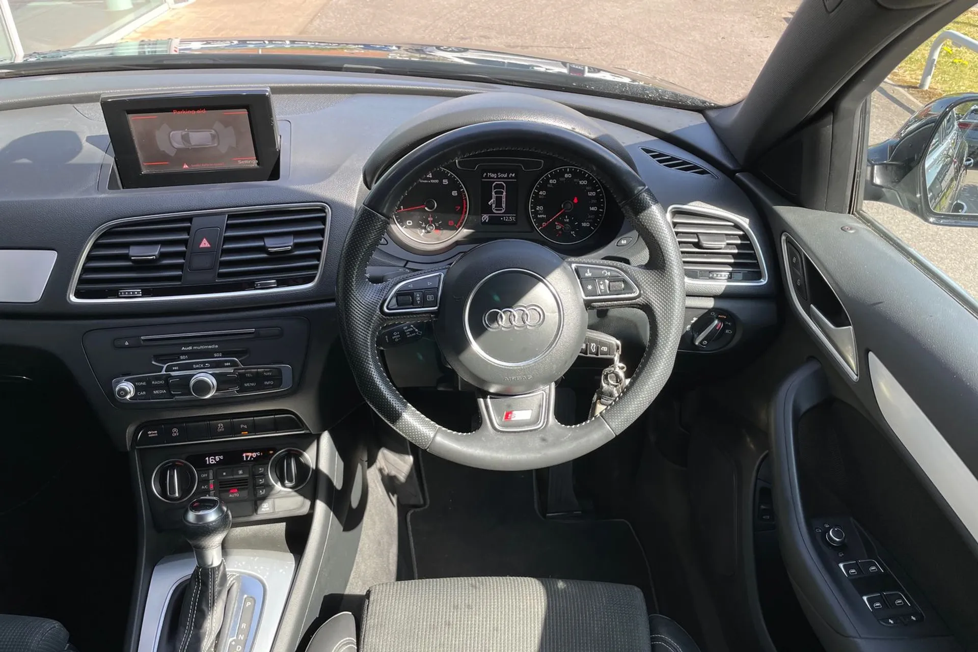 Audi Q3 thumbnail image number 33