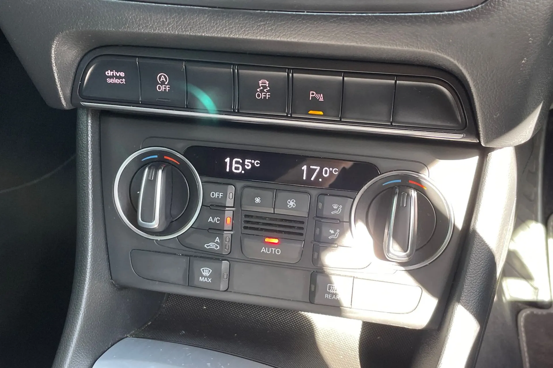 Audi Q3 thumbnail image number 38